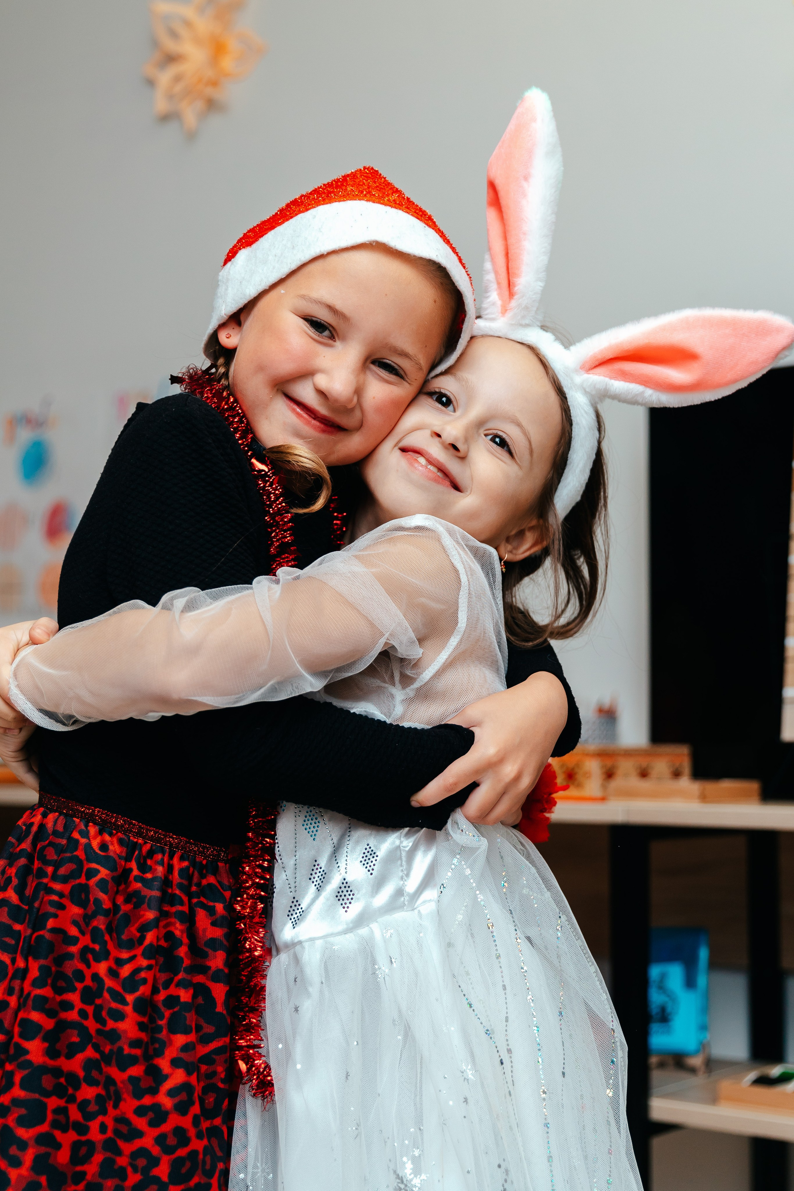 Новогодний утренник в Монтессори-школе. Семейный lifestyle фотограф в Санкт-Петербурге Людмила Пахомова