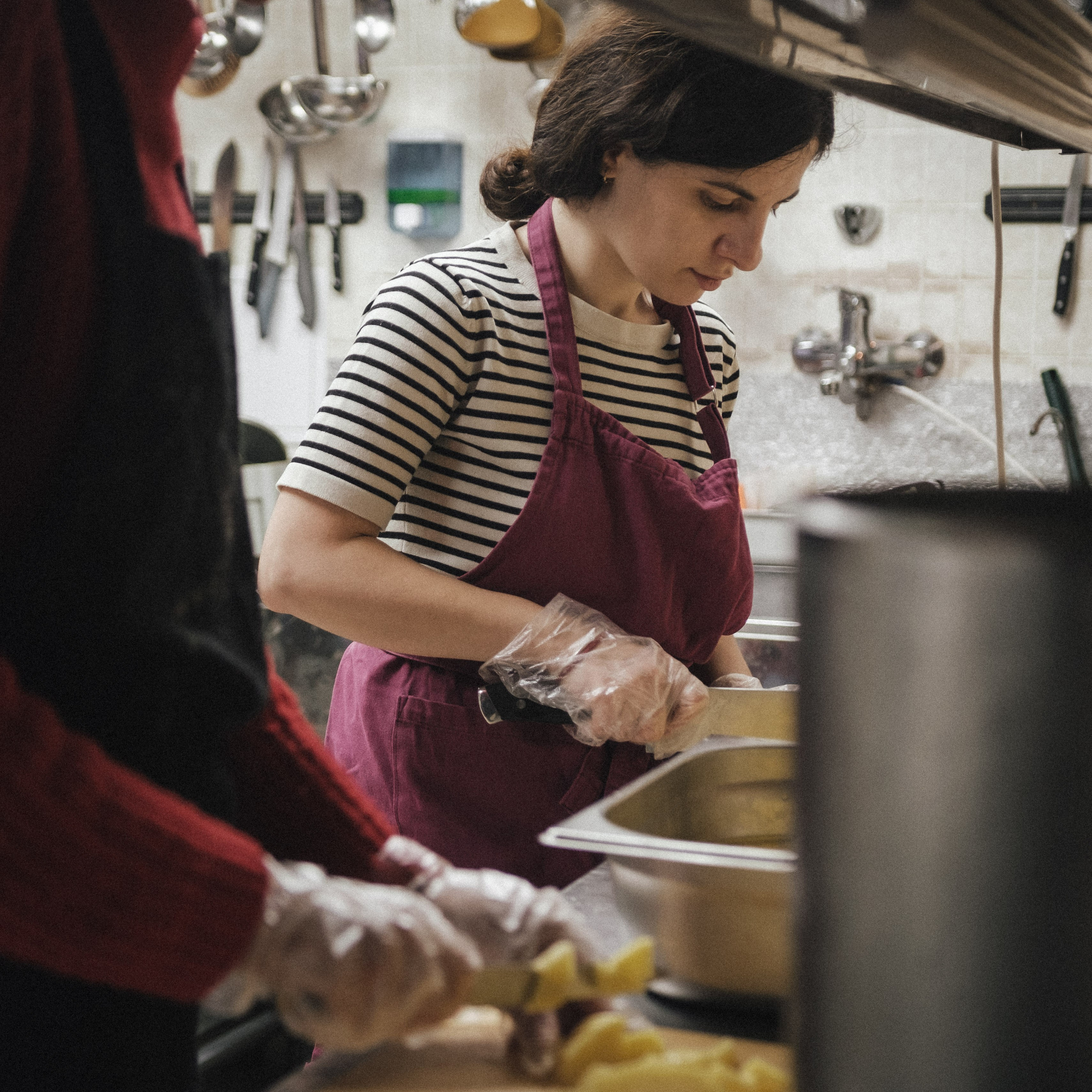 Снова готовка для кормления бездомных. Фотограф в Москве Максим Скоробогатов