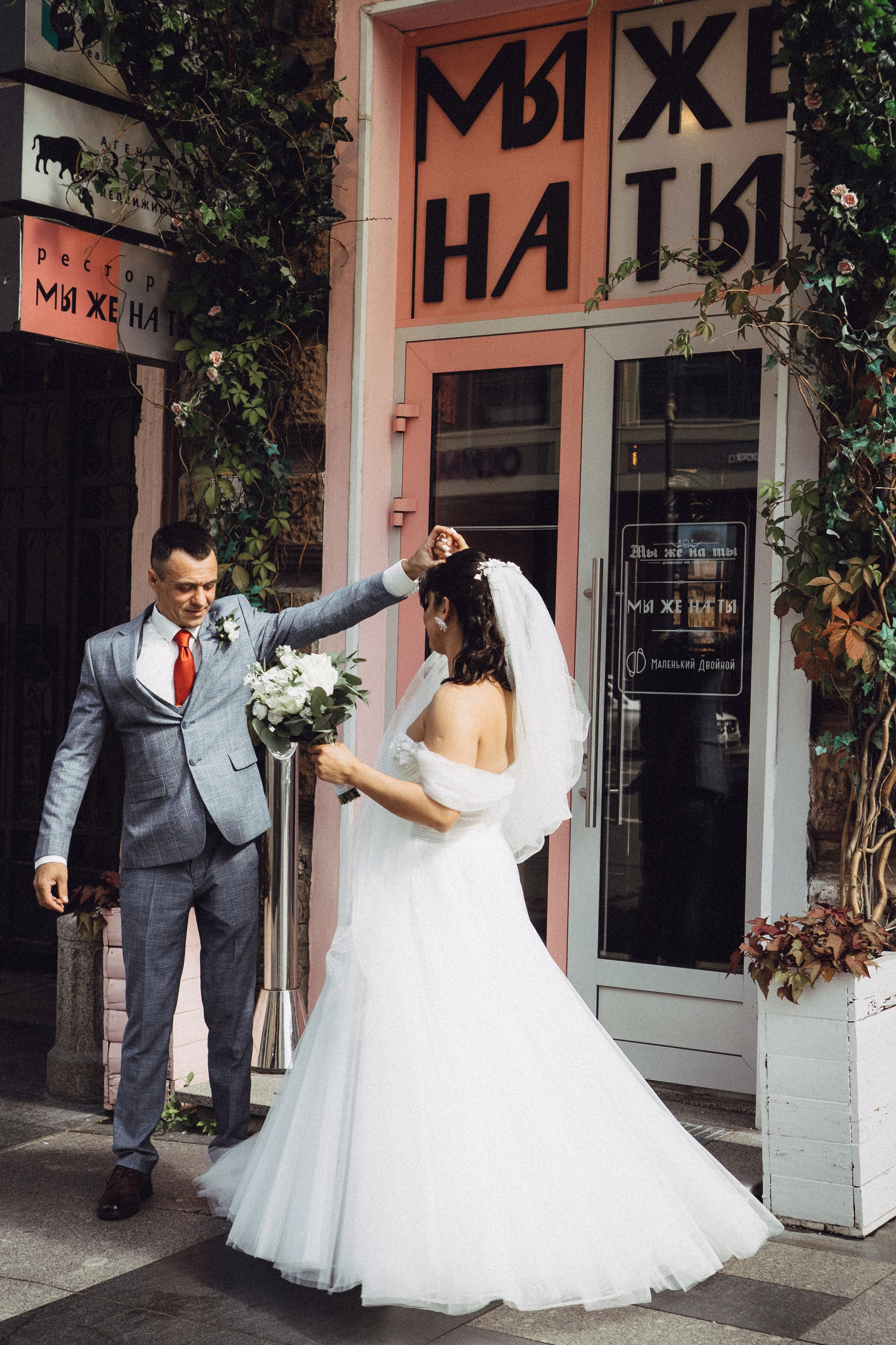 СВАДЕБНАЯ ПРОГУЛКА РЕСТОРАН МЫ ЖЕ НА ТЫ И ФОТОСЕССИИЯ С АВТОМОБИЛЕМ. Профессиональный фотограф, Санкт-Петербург — Виктория Богомолова