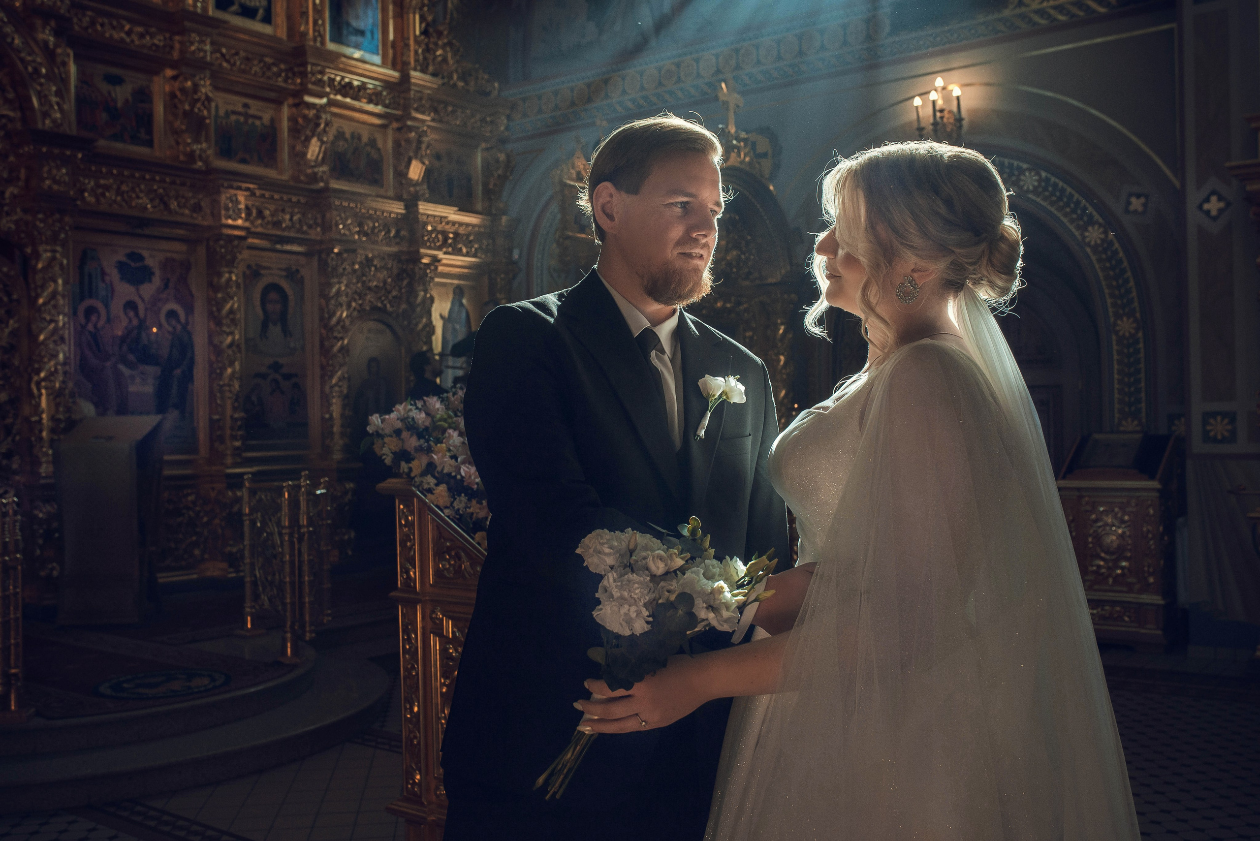 молодожены в сартове, пара в саратове ,съемка в храме, сьемка в храме москва, венчание в саратове, венчание москва , фоотосъемка венчание, фотограф на венчание 