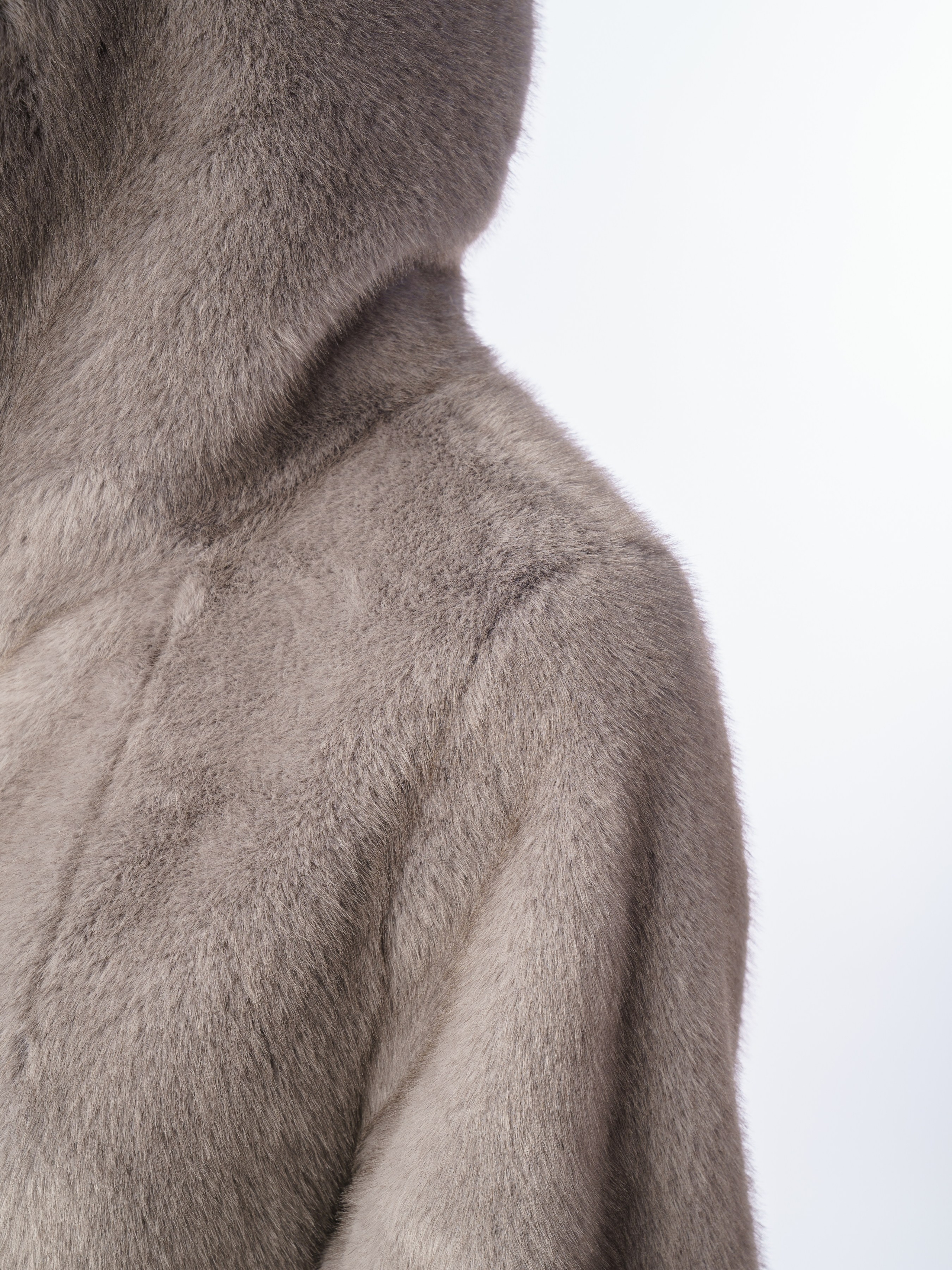 Шубы, модель Кристина. KED Production — продакшн из СПб. Создаём фото, видео и контент, который помогает брендам и селлерам продавать больше