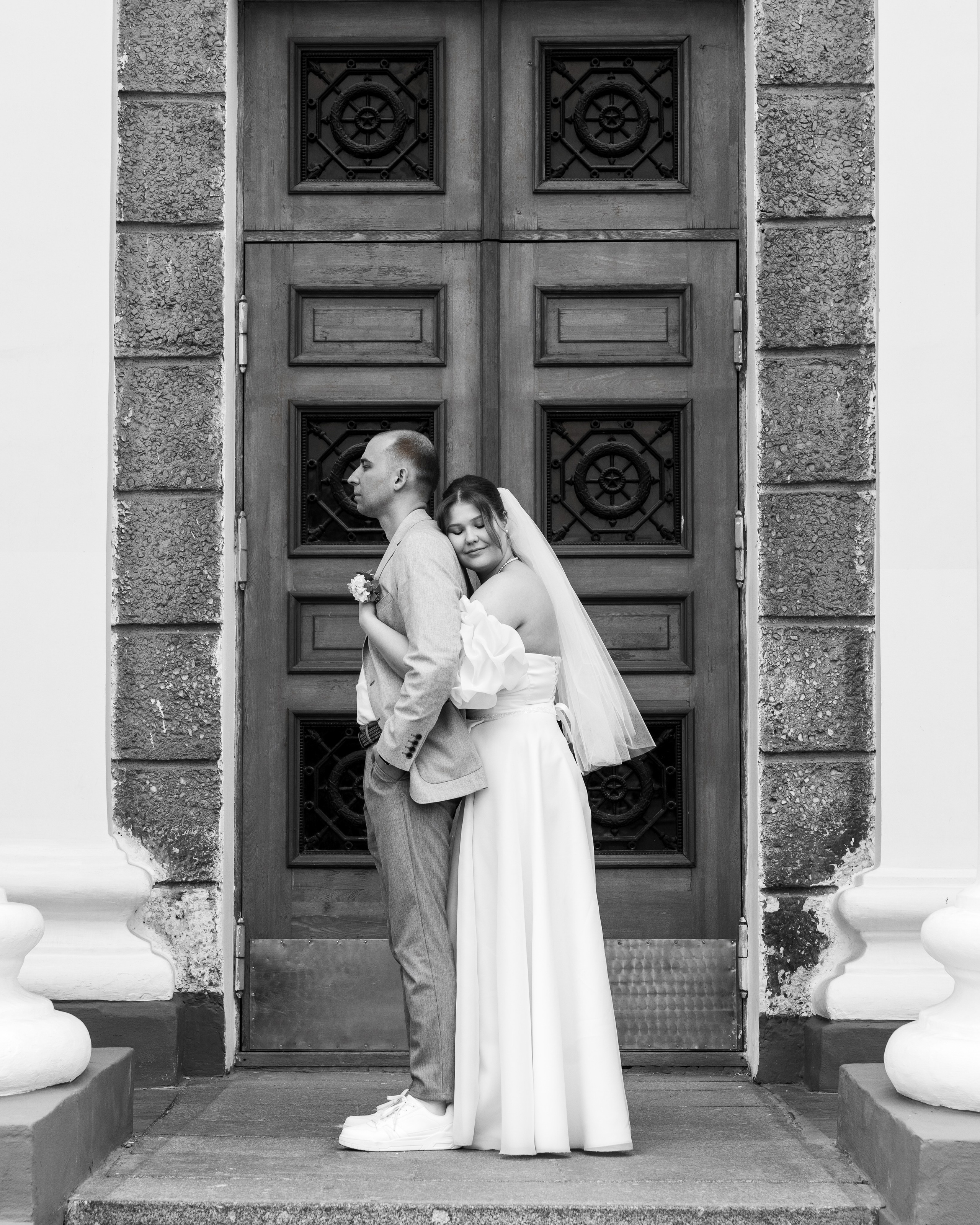 Чёрно-белый портрет Полины и Тимура — профессиональный фотограф в Уфе