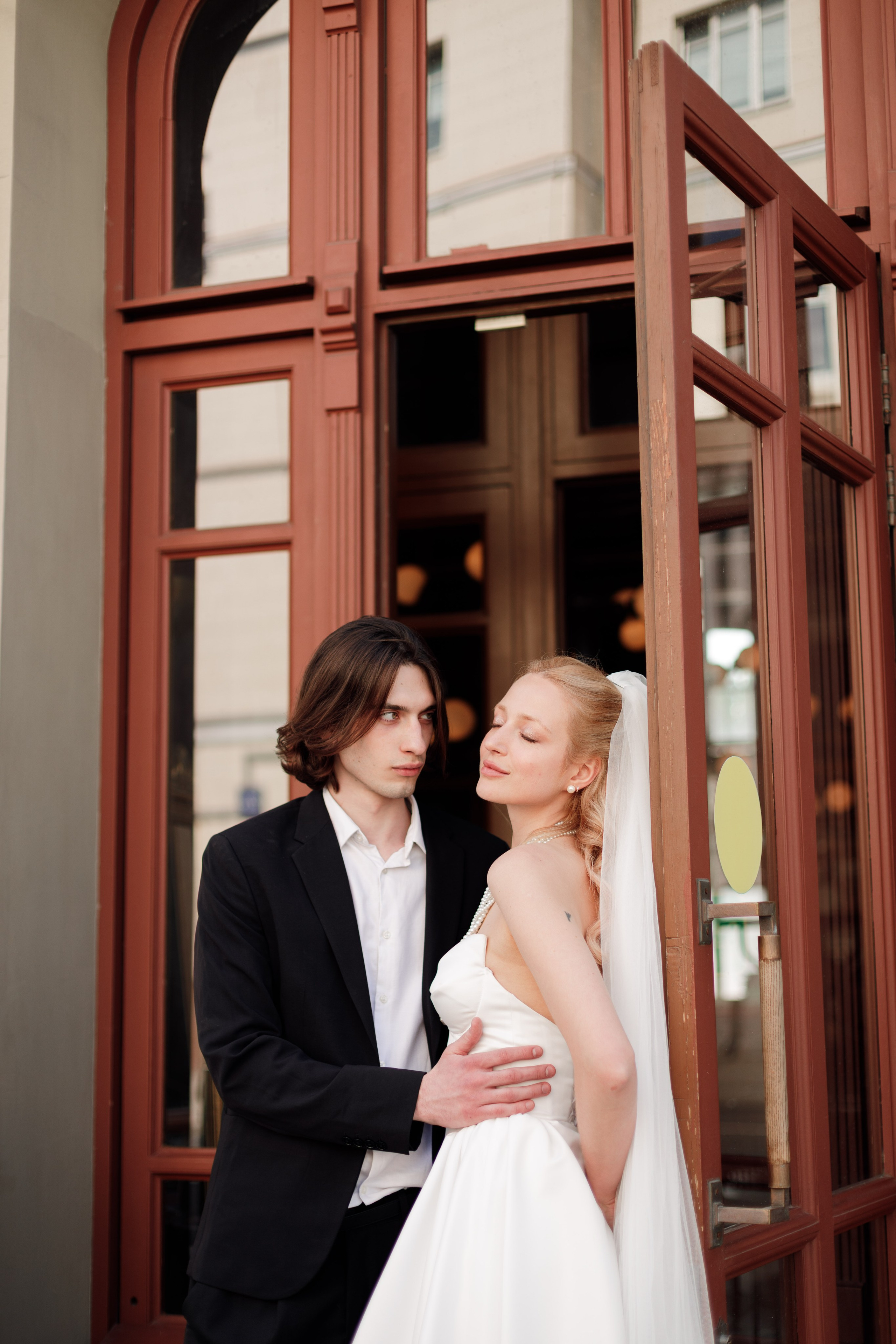 Свадебная фотосессия с автомобилем в центре Москвы, фотограф свадьбам Москва