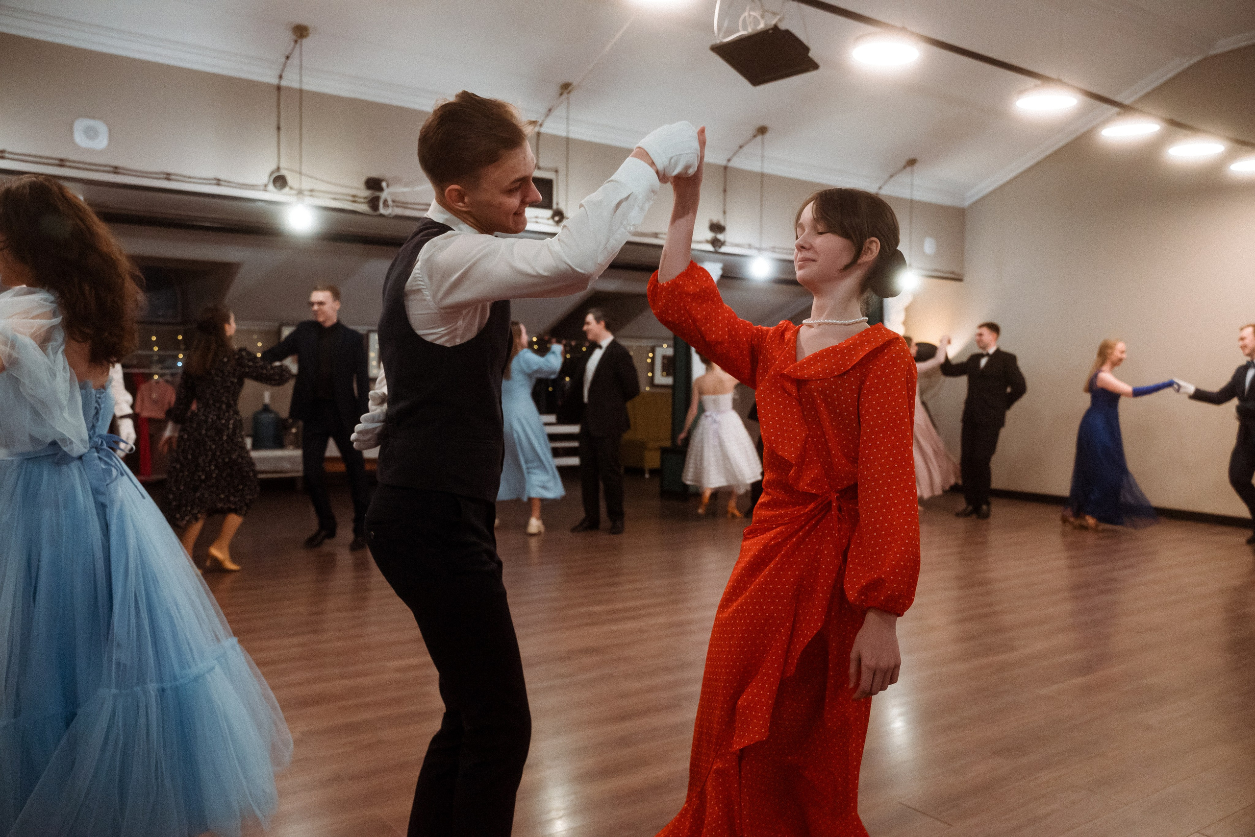 Танцевальный вечер школы «Реверанс». Портретный фотограф в СПб Степан Клеменче