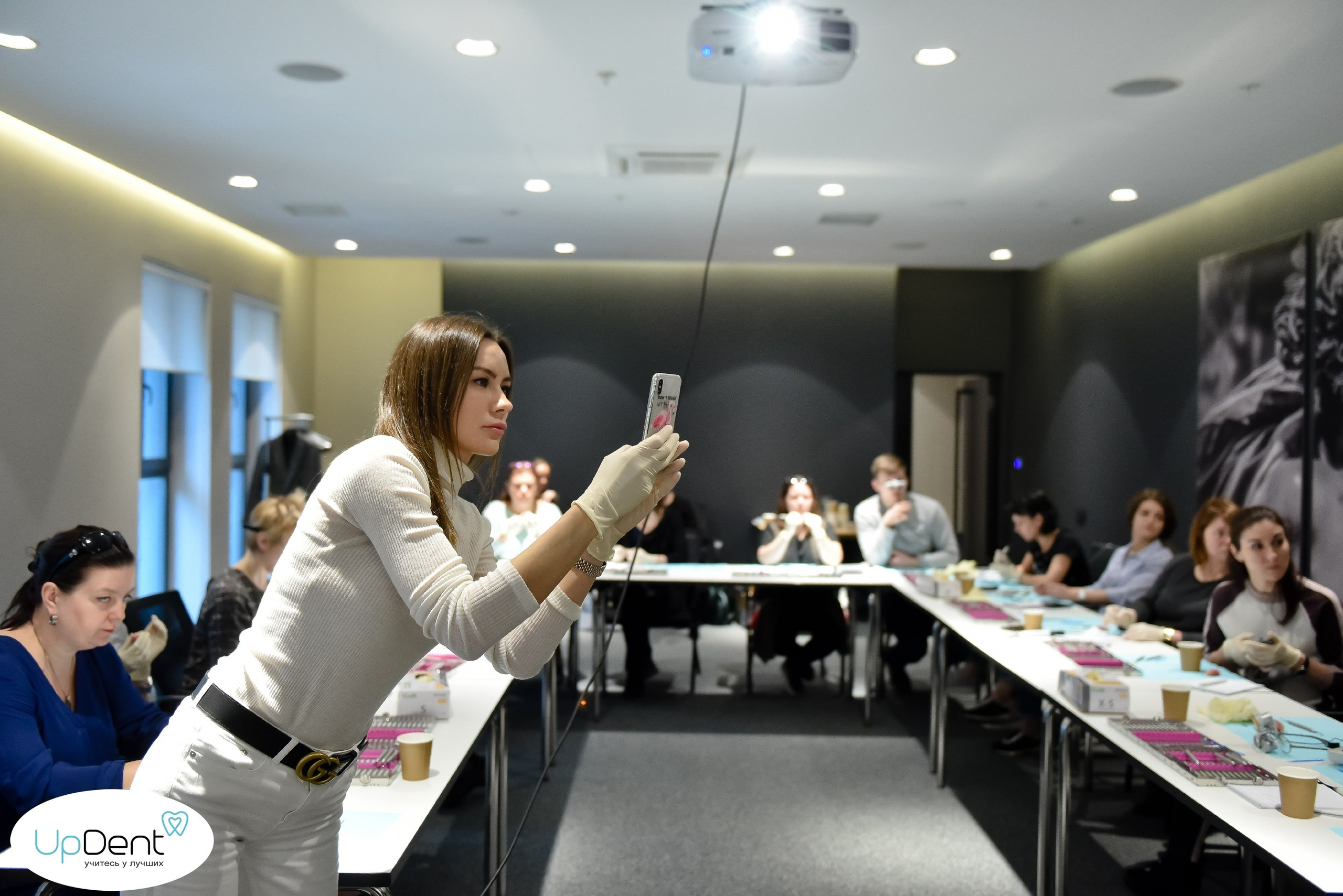 Курсы и тренинги. Анастасия Петрович фотограф, фотокорреспондент в Москве и Санкт-Петербурге. Фотосъёмка репортажа, мероприятия, корпоративная съёмка, контент