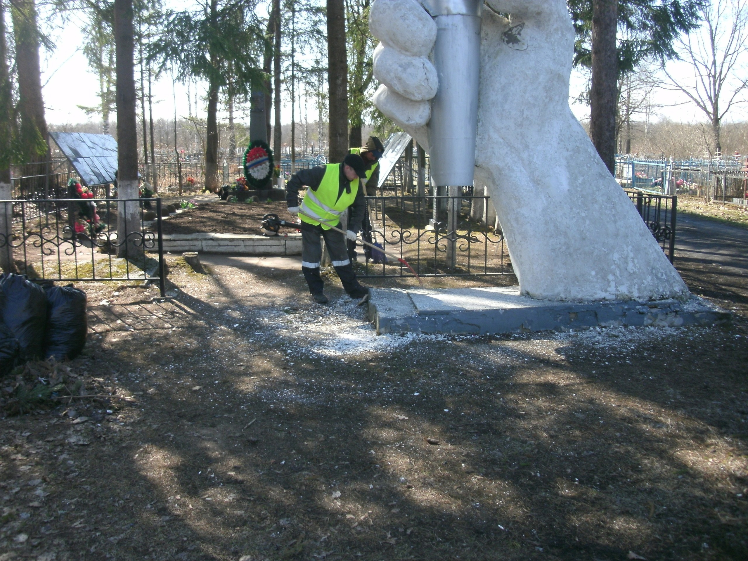 Содержание и благоустройство захоронения. История Назиевского городского поселения