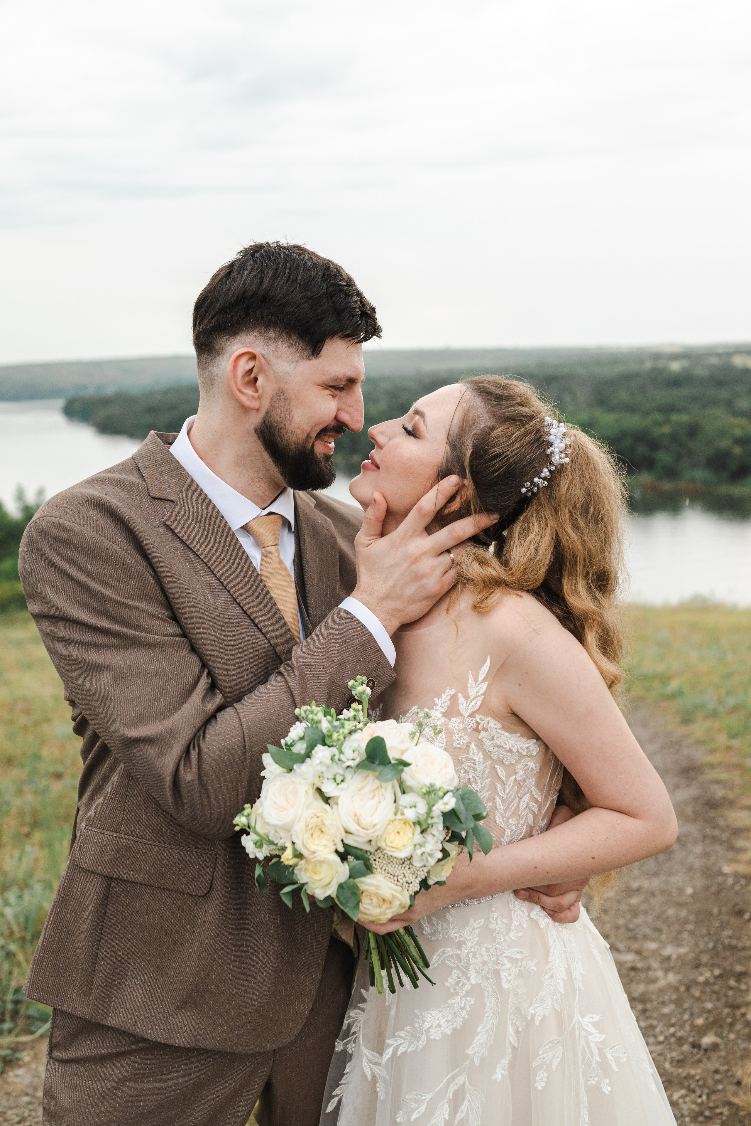 Свадебная фотосессия на природе, в парке Лога, Каменск-Шахтинский. Фотограф в Каменске-Шахтинском Ольга Сагал