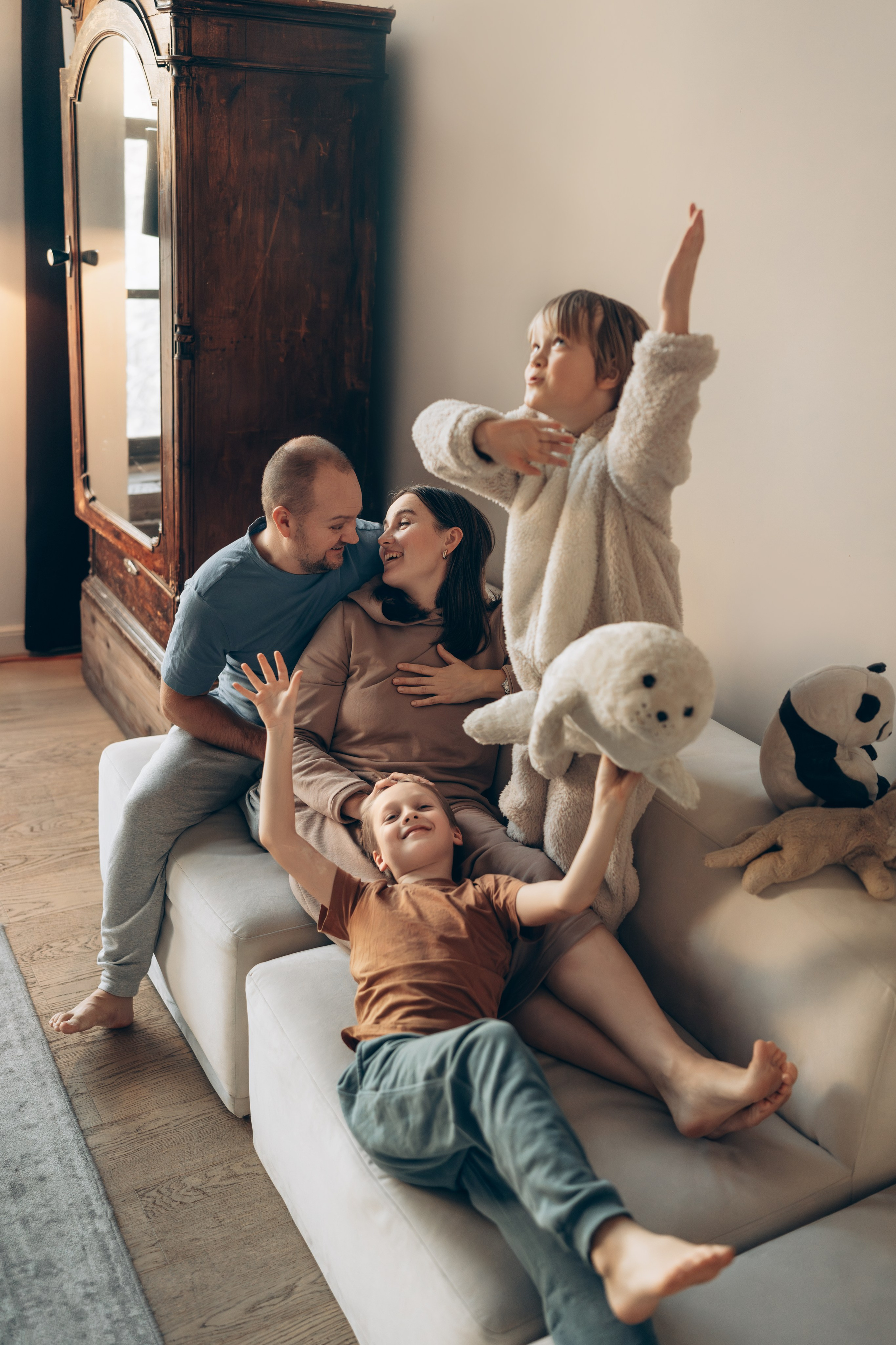 Семейная фотосессия в студии. Детский, семейный и ньюборн фотограф в Москве Юлия Шуарт