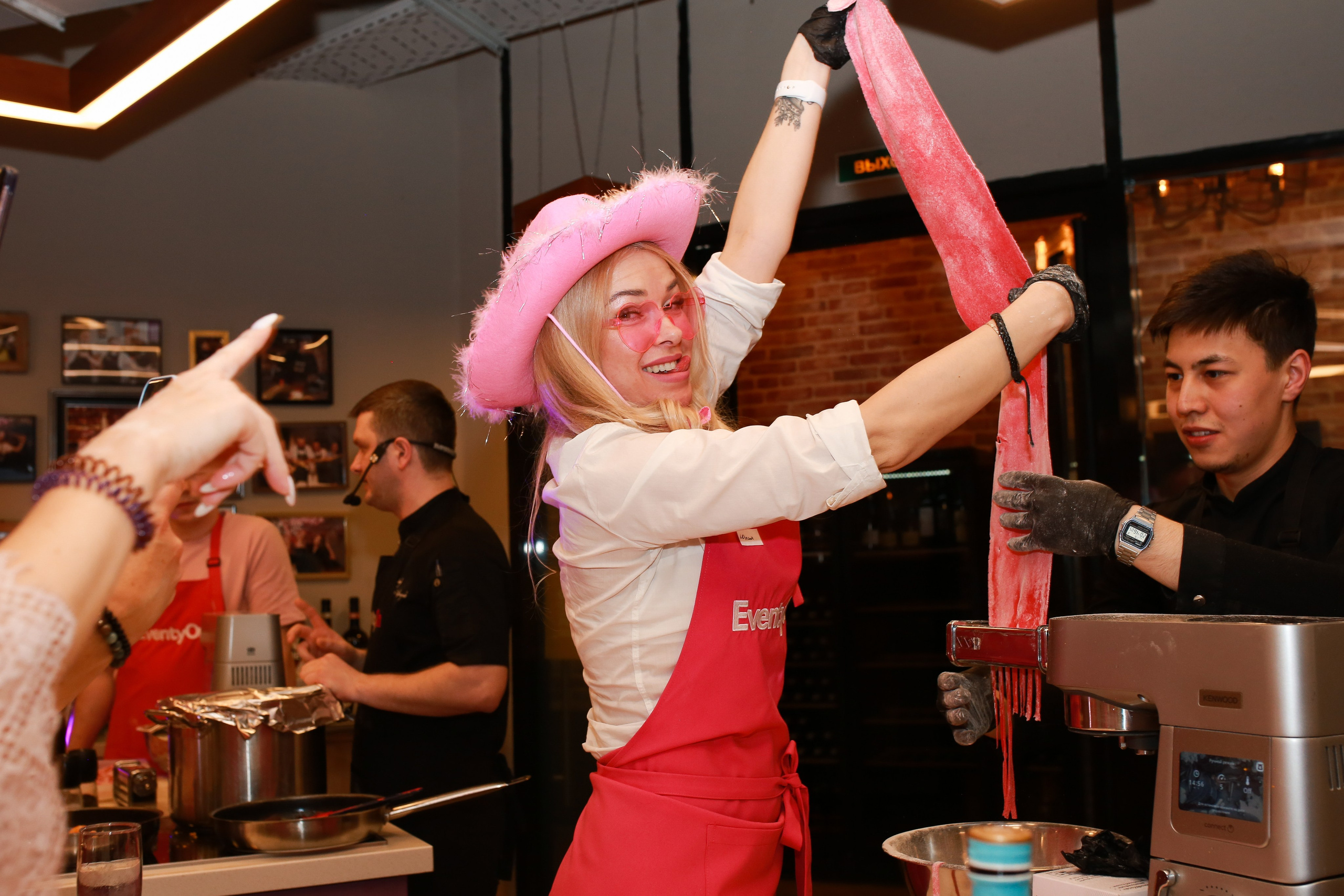 Розовая вечеринка: 8 марта. Репортажный и портретный фотограф Полина Ершова