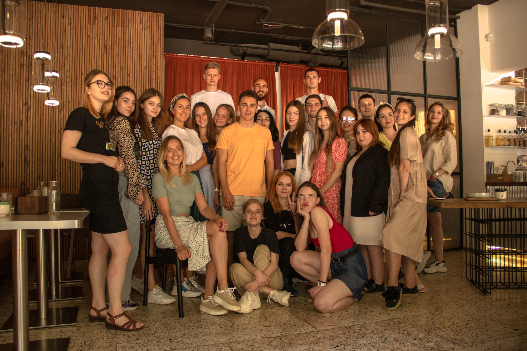 Встреча с основателем кофеен «Зацепи». Репортажный, промышленный и маркетплейс-фотограф Дмитрий Чернат