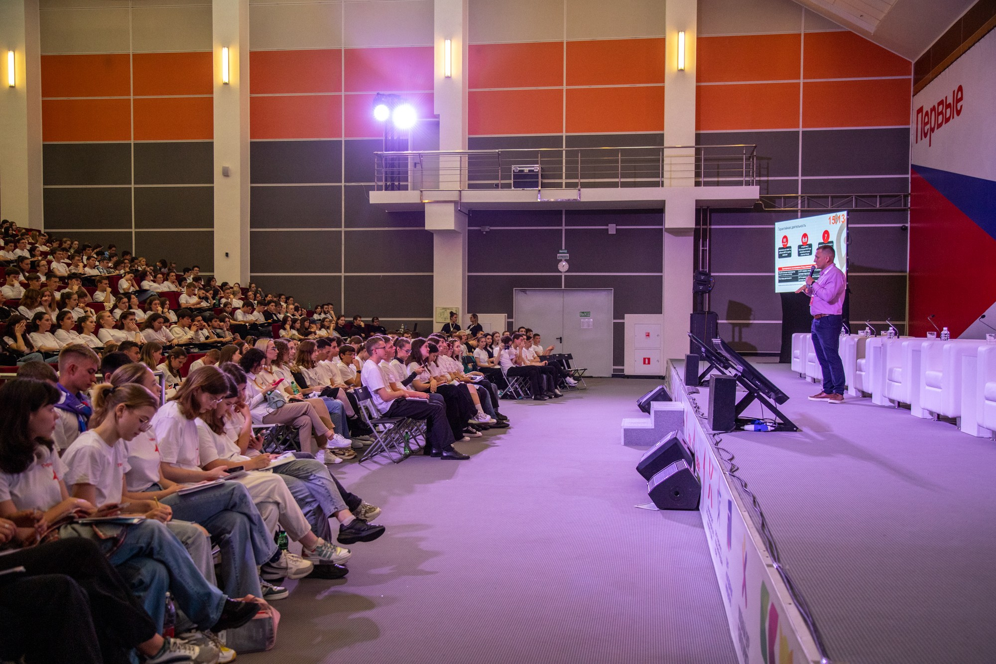 Первый фестиваль Движения Первых в Краснодаре. Репортажный, промышленный и маркетплейс-фотограф Дмитрий Чернат