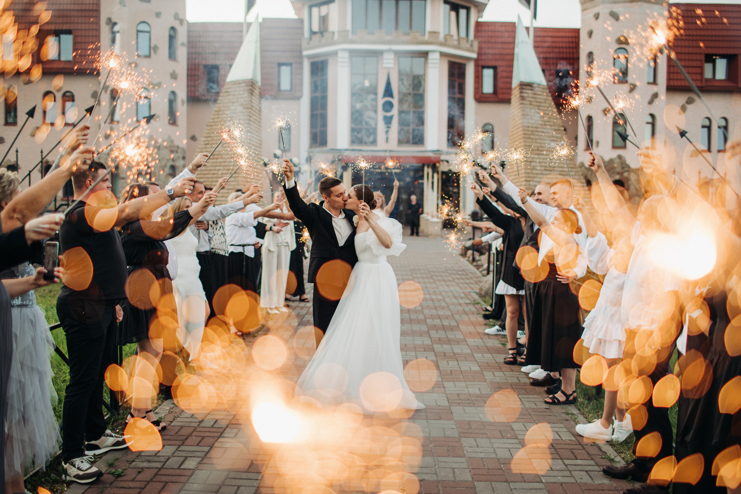 Vlad & Nadya (Saint-Petersburg, Russia). Destination wedding photographer Peter Letu