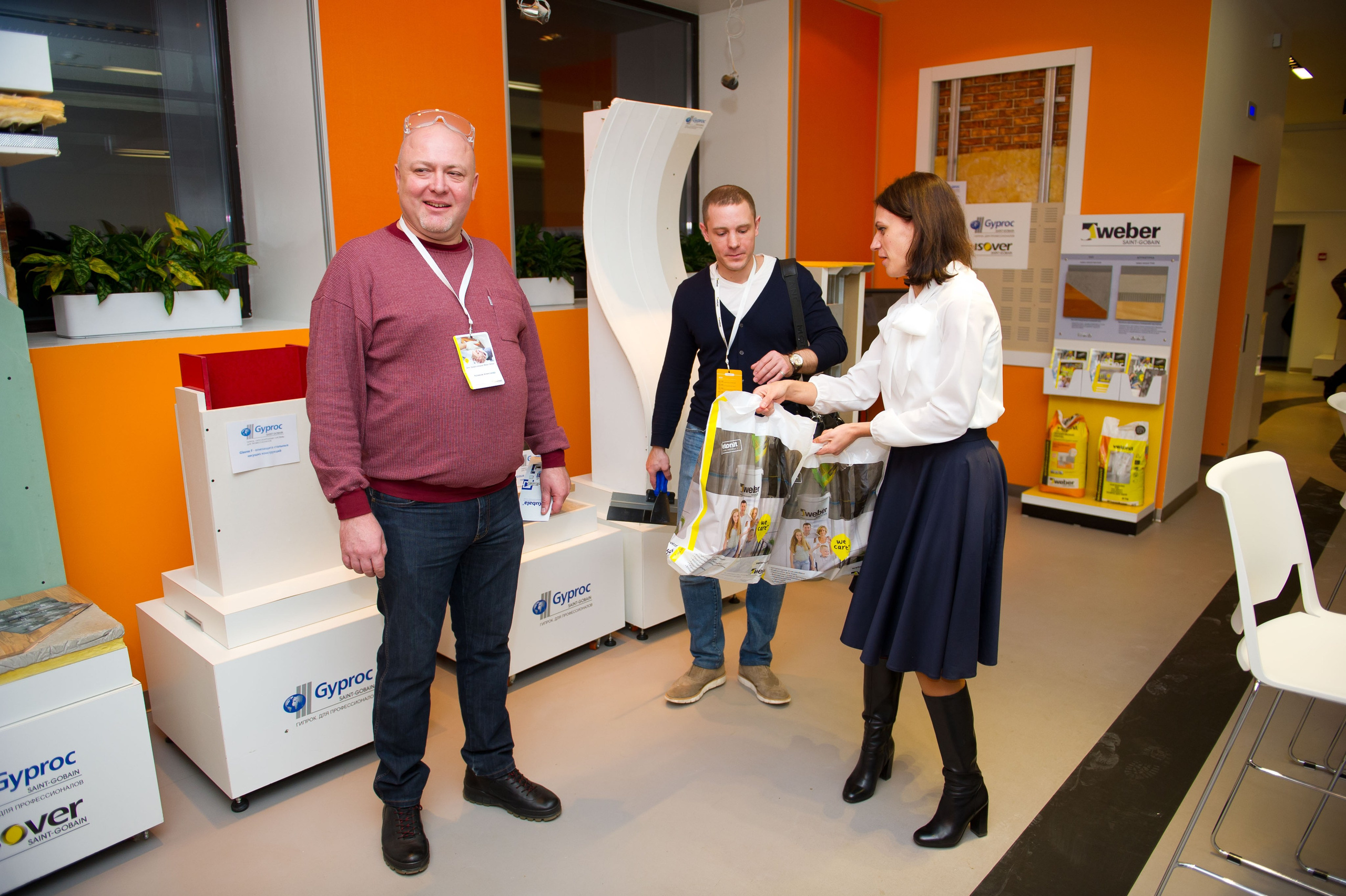 Saint-Gobain демонстрационный центр. Встреча блогеров и представителей фирмы. Репортажный фотограф и видеограф Слава Думчев. Тимбилдинги, отчетники, корпоративы