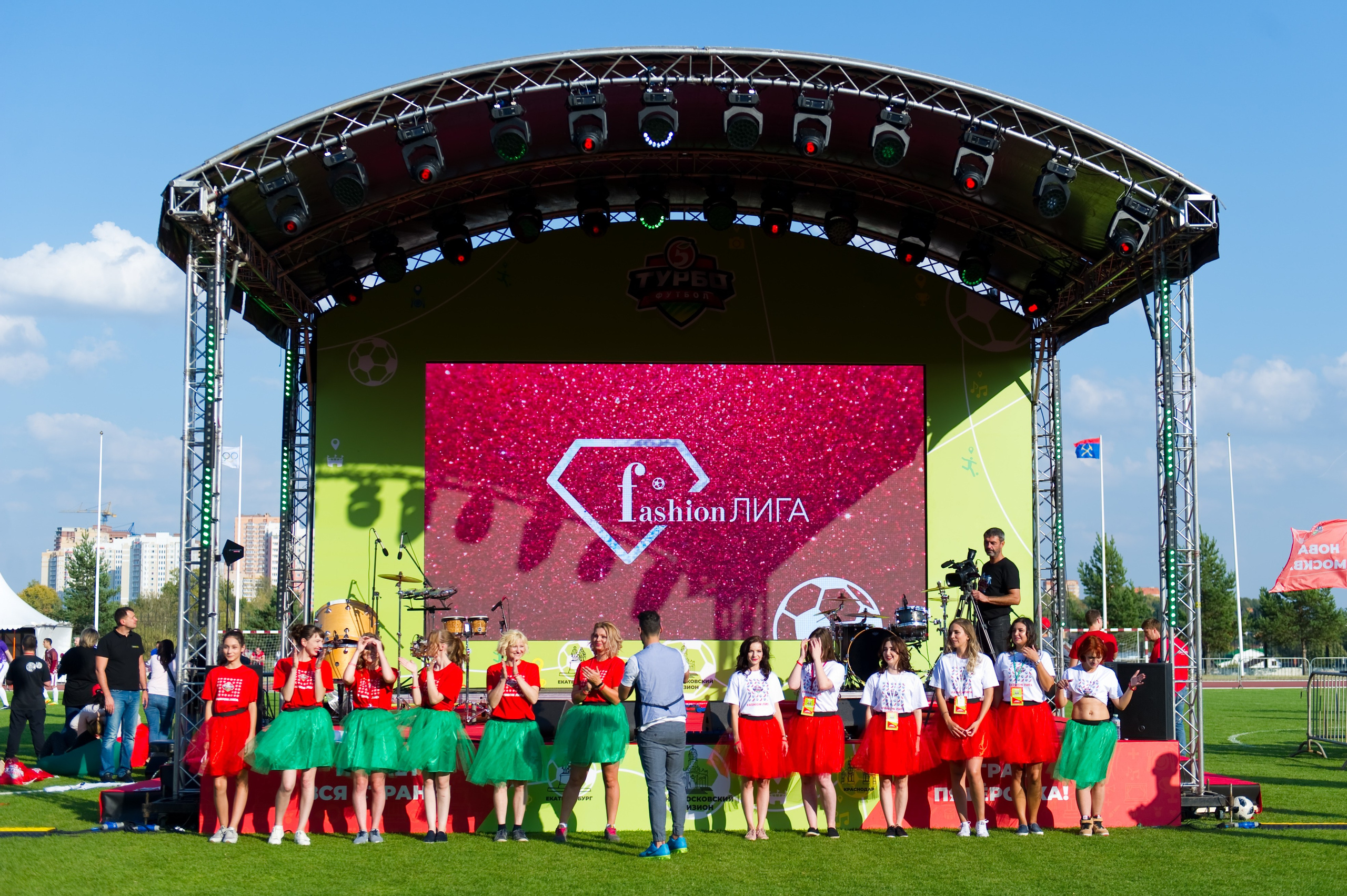 Турбофутбол (корпоративное соревнование «Пятерочки»). Репортажный фотограф и видеограф Слава Думчев. Тимбилдинги, отчетники, корпоративы