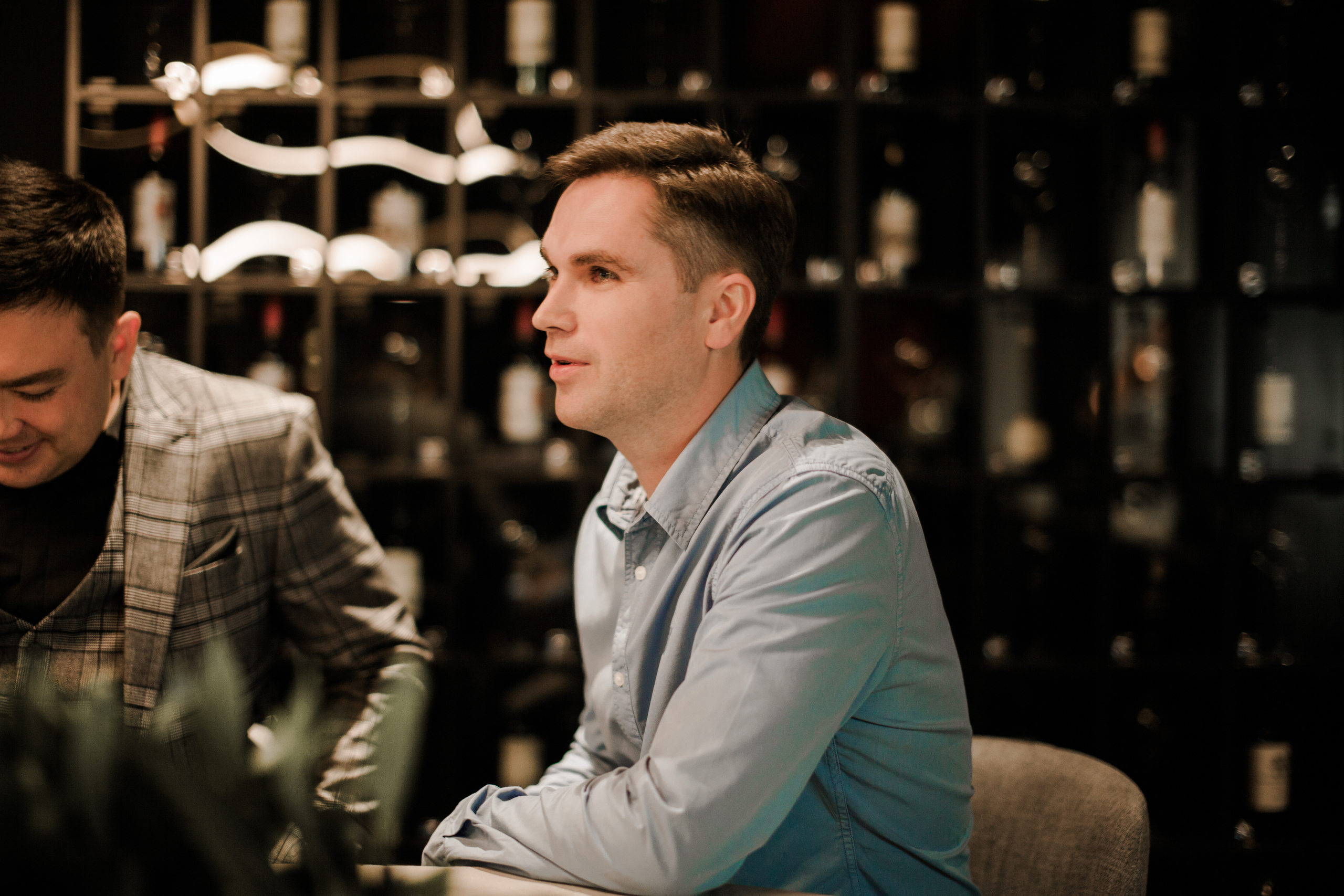 Друзья. День Рождение в Ресторане. Фотограф на крещение и венчание в Нижнем Новгороде.Свадебный Фотограф