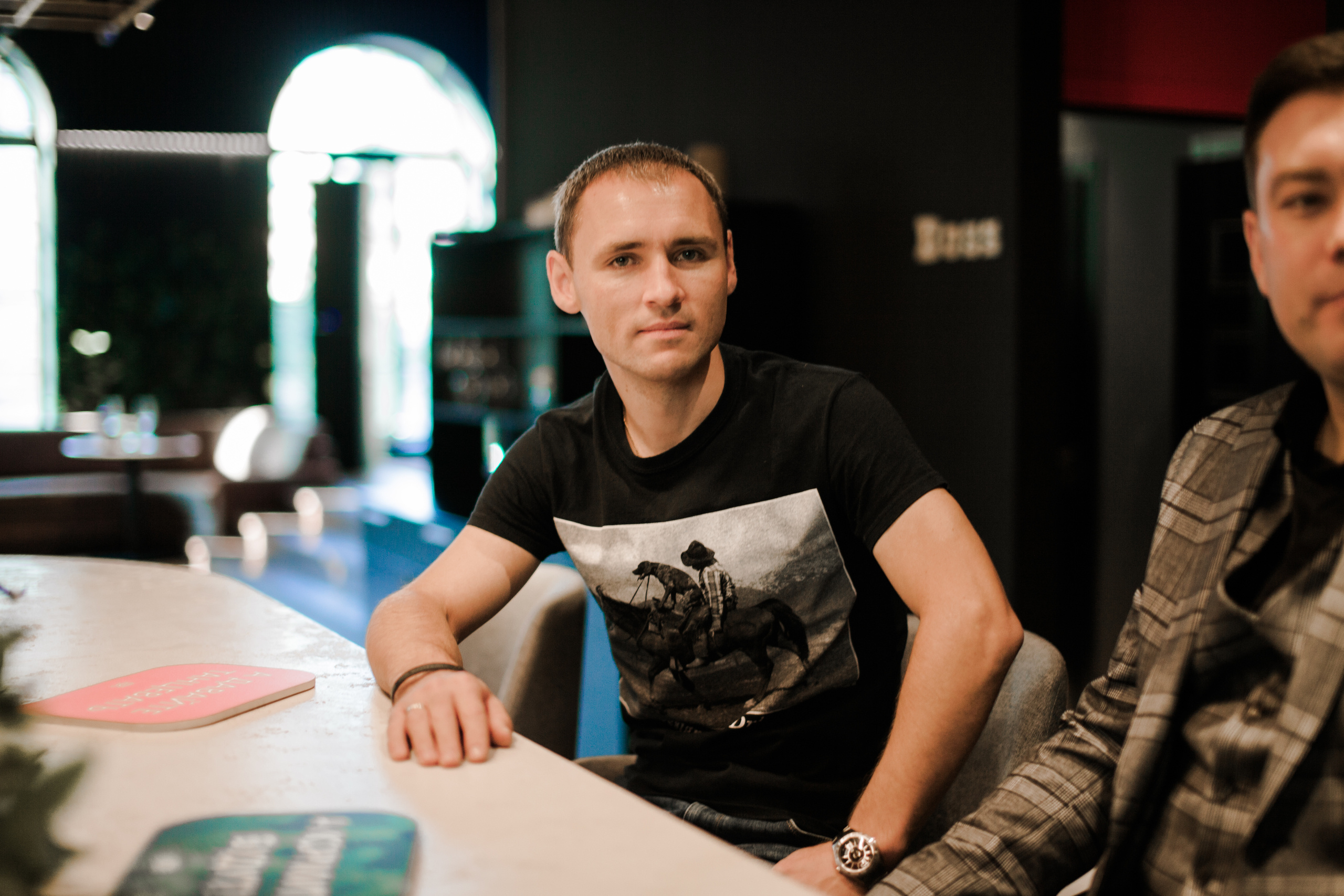 Друзья. День Рождение в Ресторане. Фотограф на крещение и венчание в Нижнем Новгороде.Свадебный Фотограф