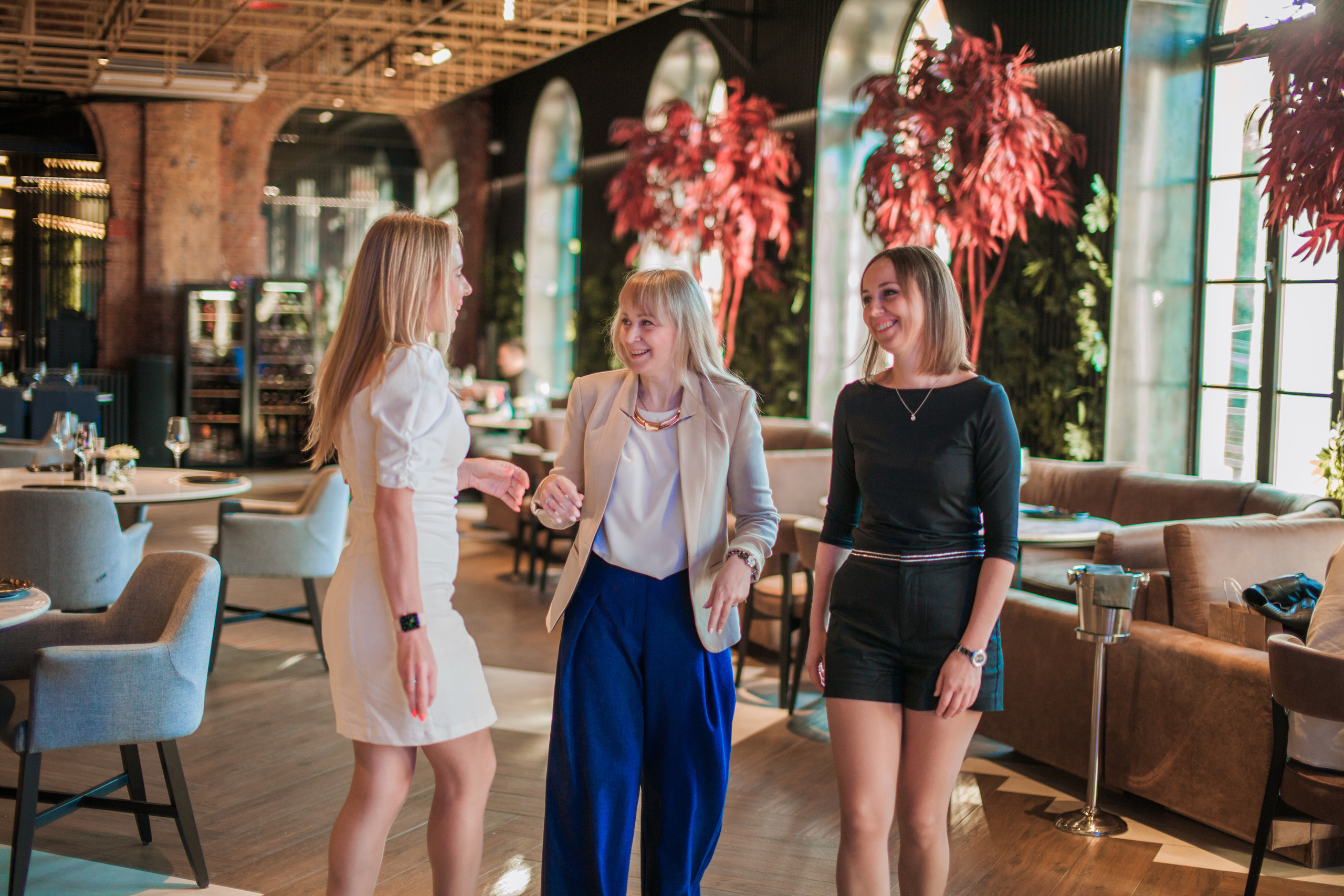 Друзья. День Рождение в Ресторане. Фотограф на крещение и венчание в Нижнем Новгороде.Свадебный Фотограф