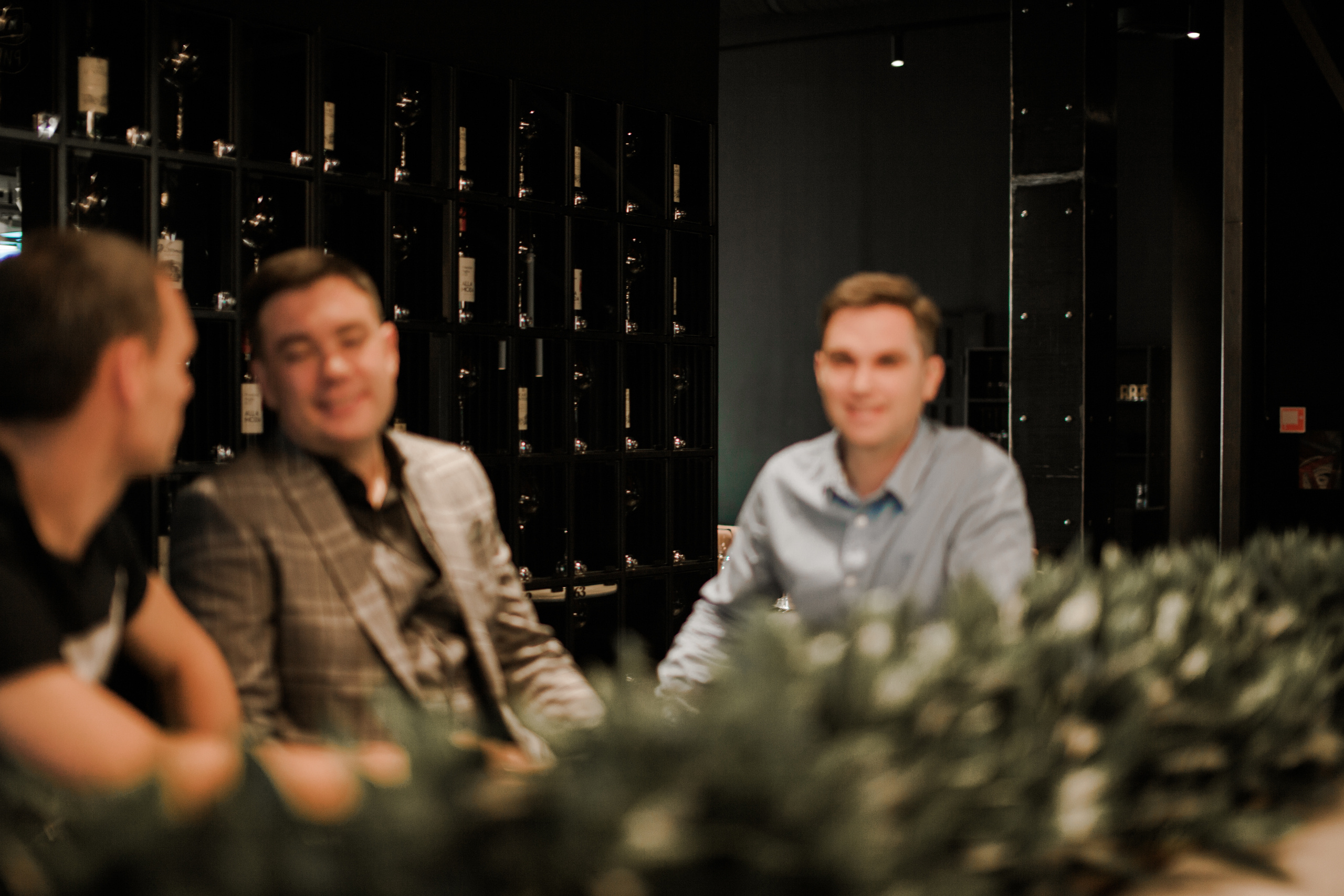 Друзья. День Рождение в Ресторане. Фотограф на крещение и венчание в Нижнем Новгороде.Свадебный Фотограф