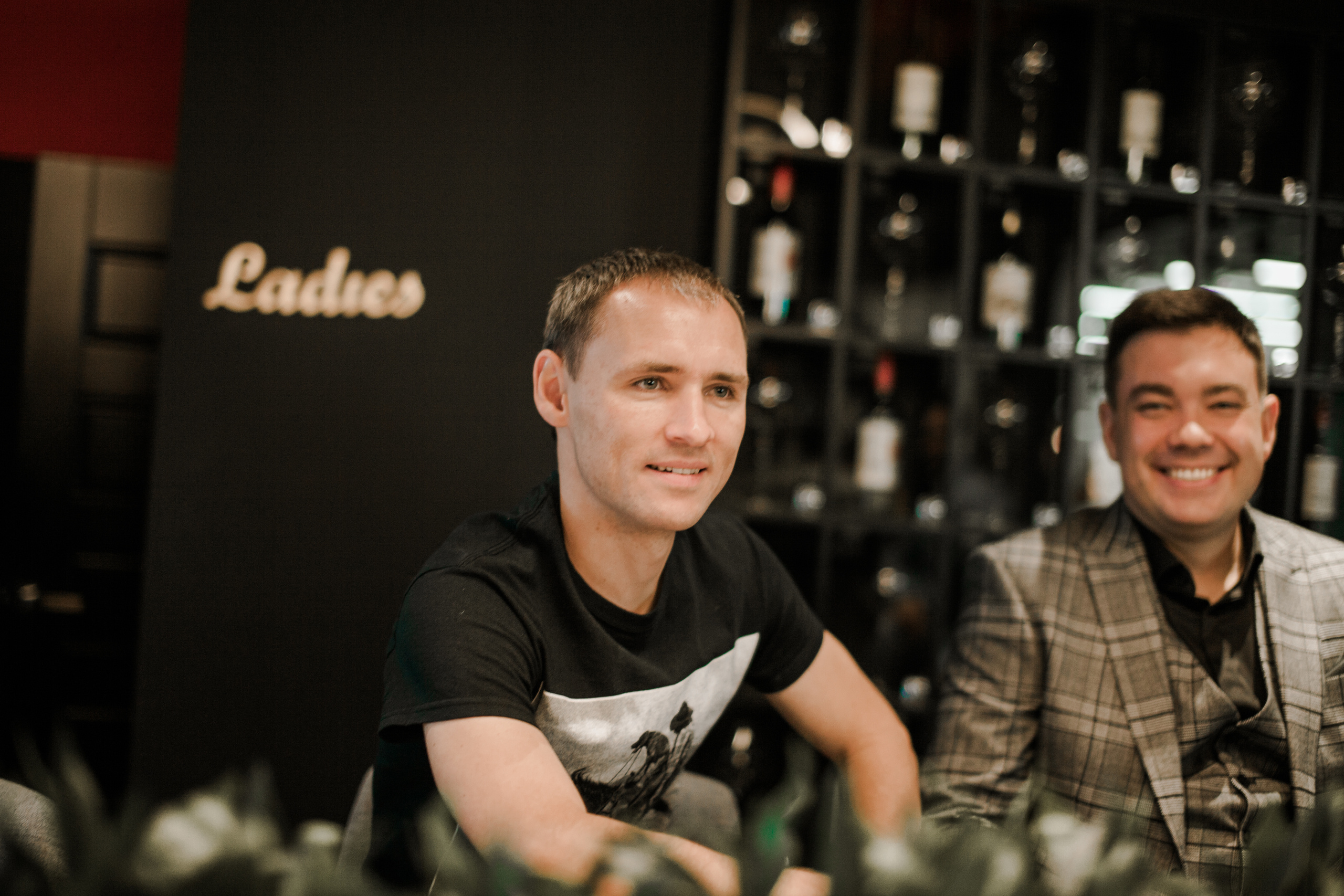 Друзья. День Рождение в Ресторане. Фотограф на крещение и венчание в Нижнем Новгороде.Свадебный Фотограф