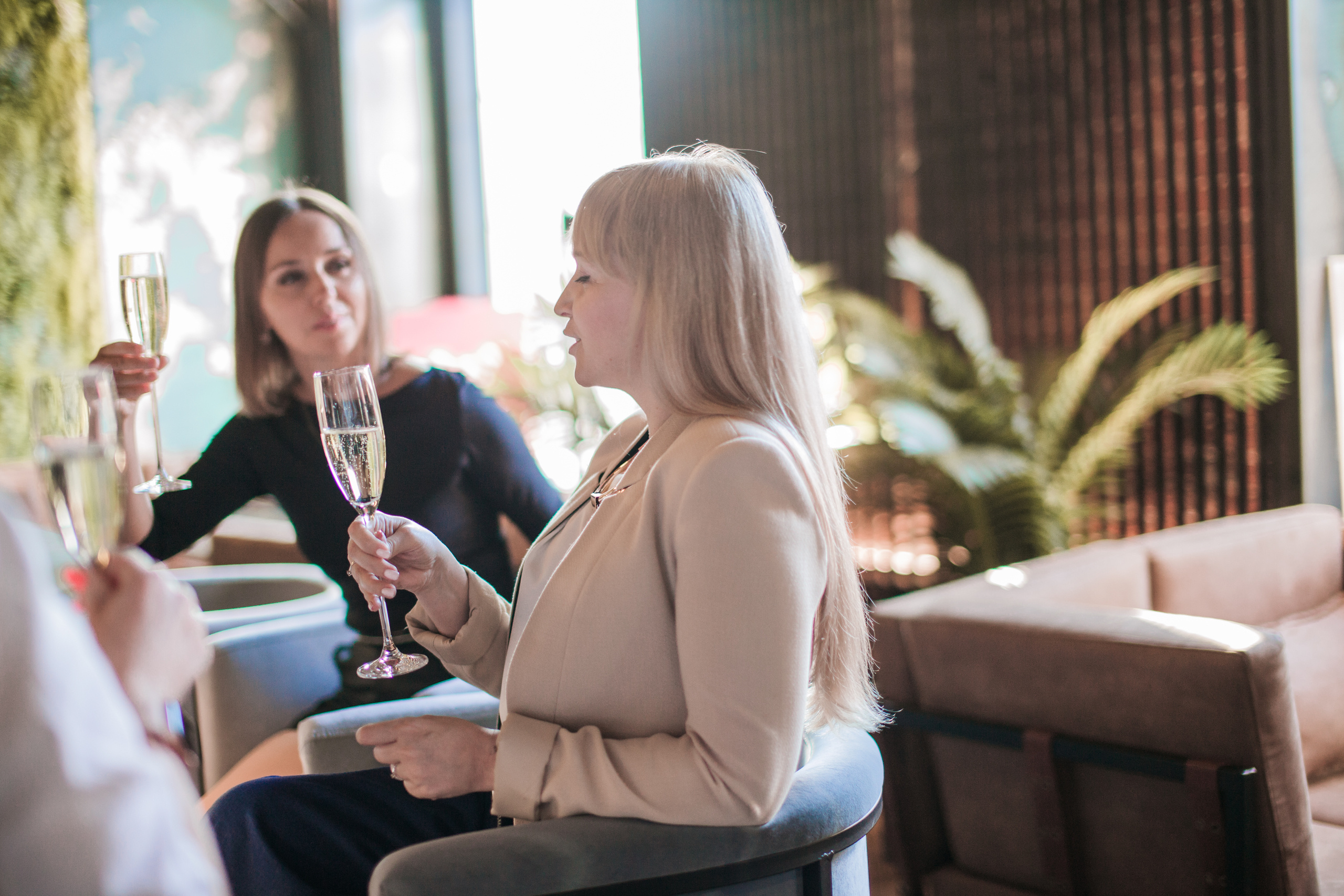 Друзья. День Рождение в Ресторане. Фотограф на крещение и венчание в Нижнем Новгороде.Свадебный Фотограф