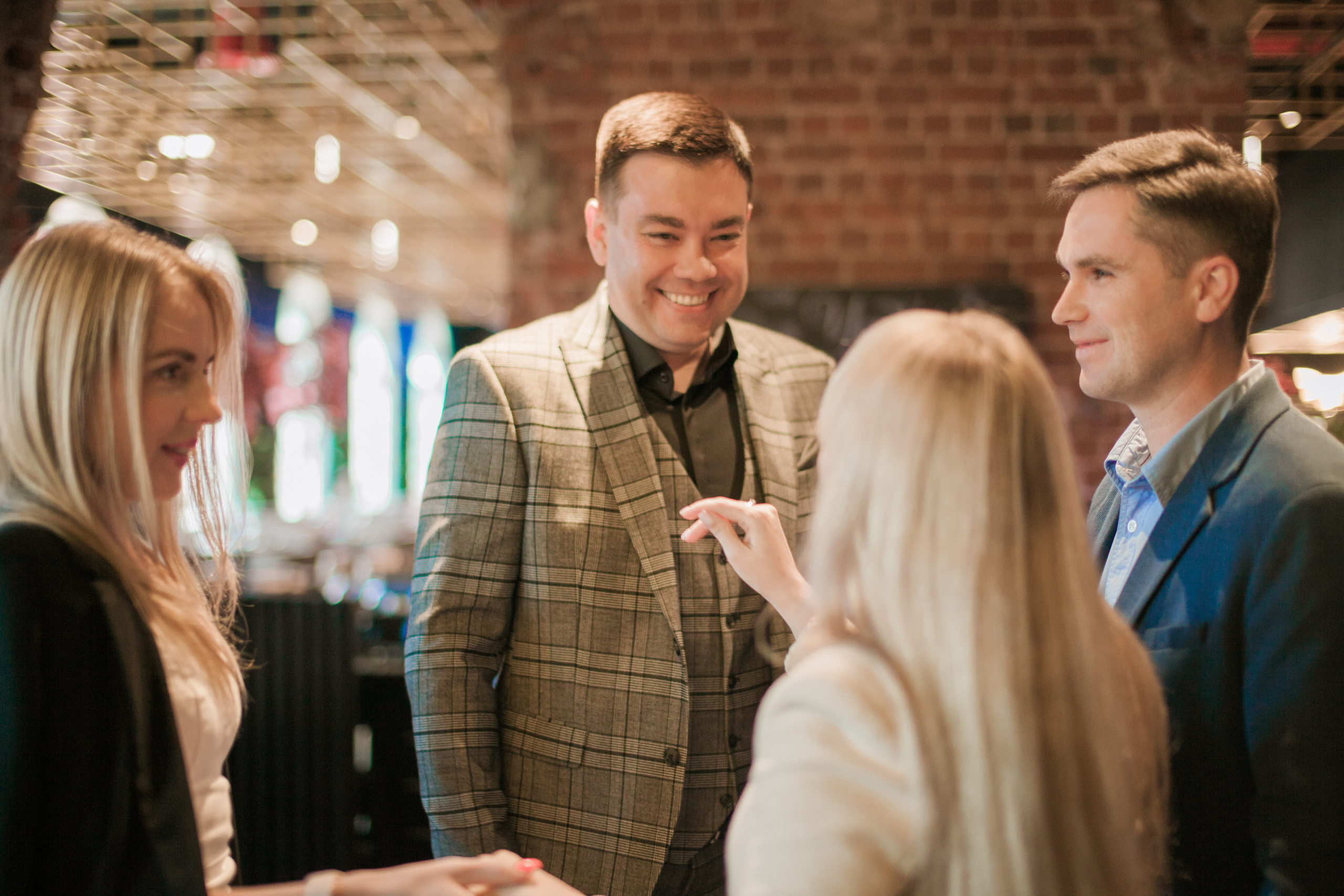 Друзья. День Рождение в Ресторане. Фотограф на крещение и венчание в Нижнем Новгороде.Свадебный Фотограф