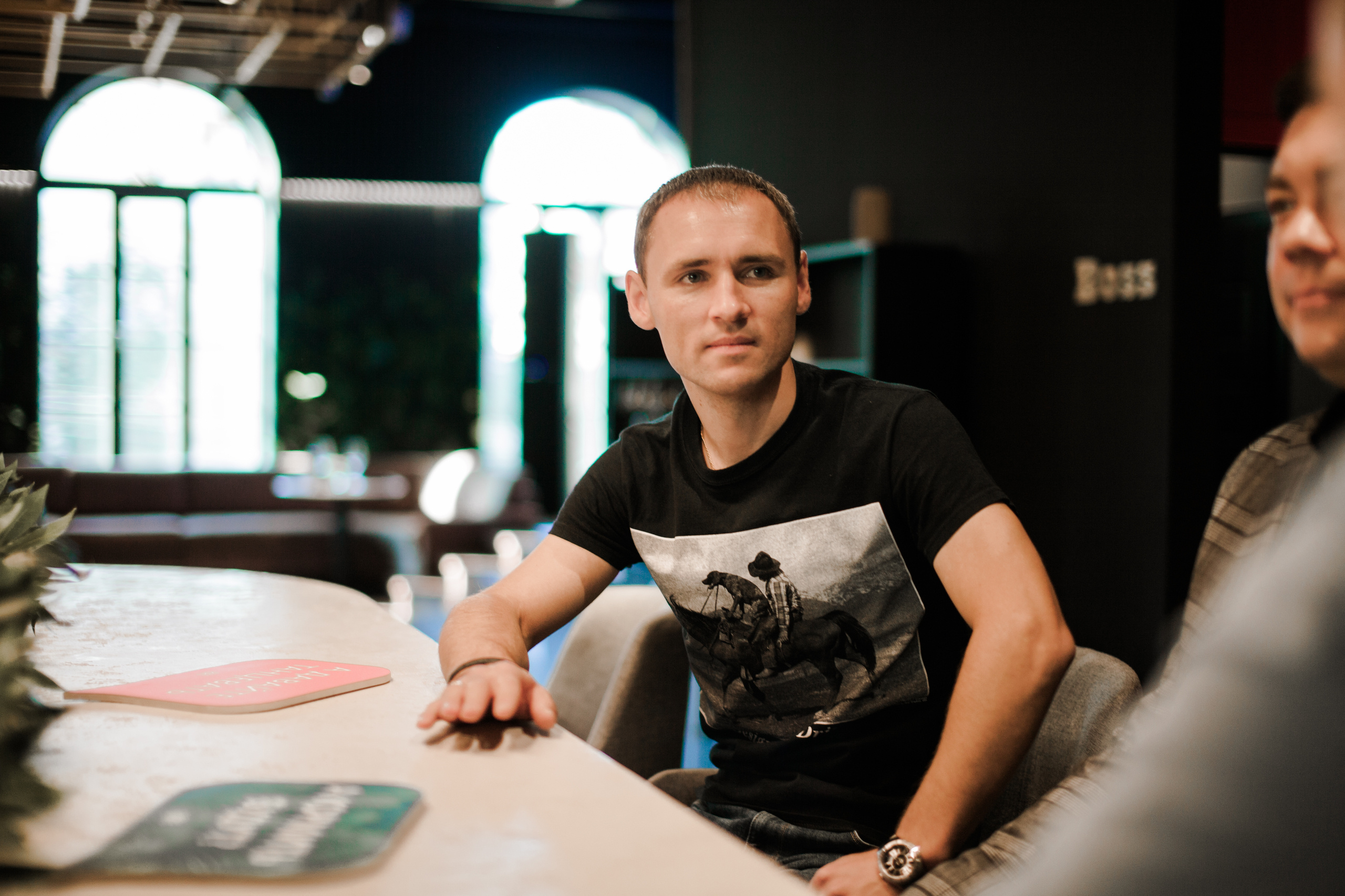 Друзья. День Рождение в Ресторане. Фотограф на крещение и венчание в Нижнем Новгороде.Свадебный Фотограф