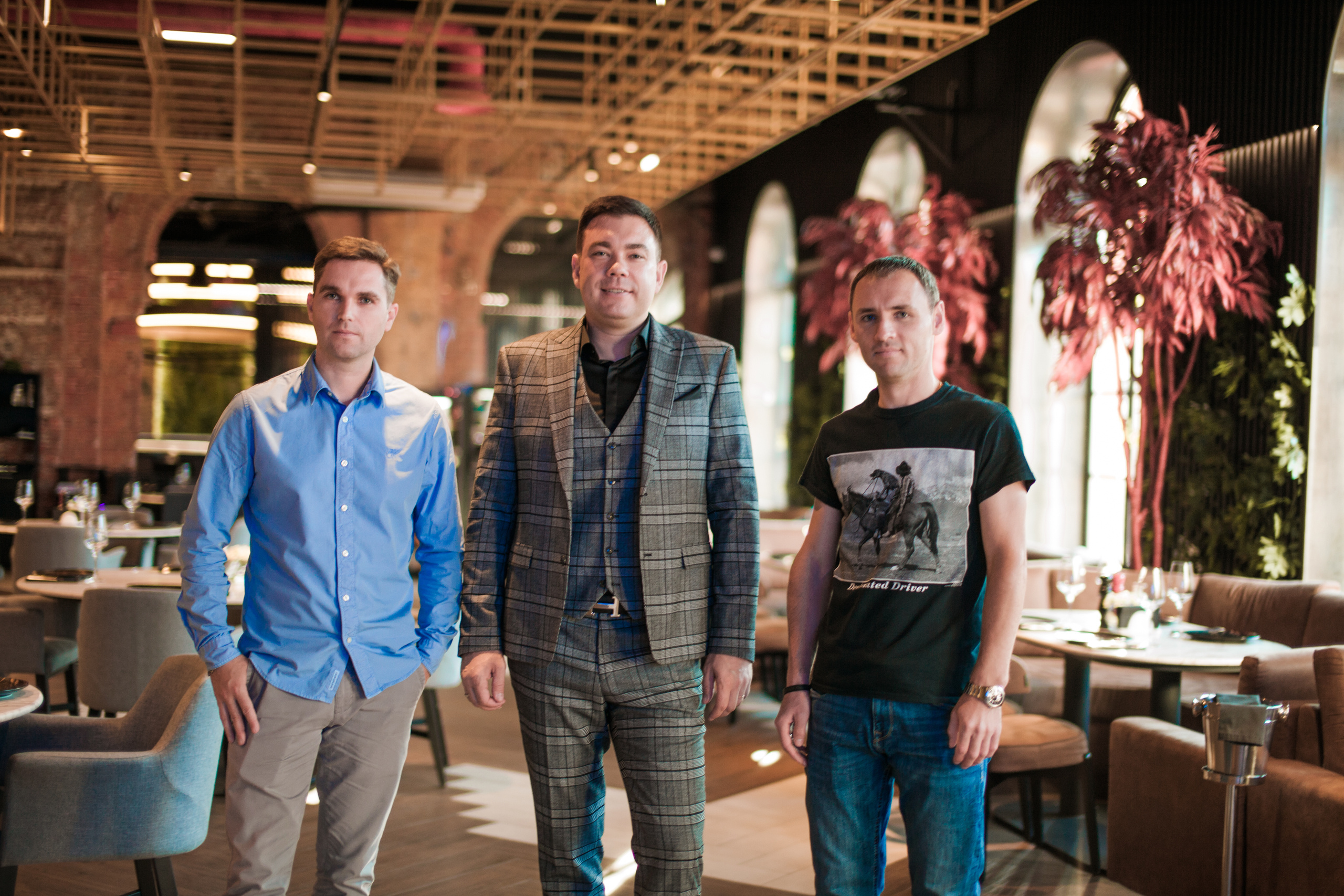 Друзья. День Рождение в Ресторане. Фотограф на крещение и венчание в Нижнем Новгороде.Свадебный Фотограф