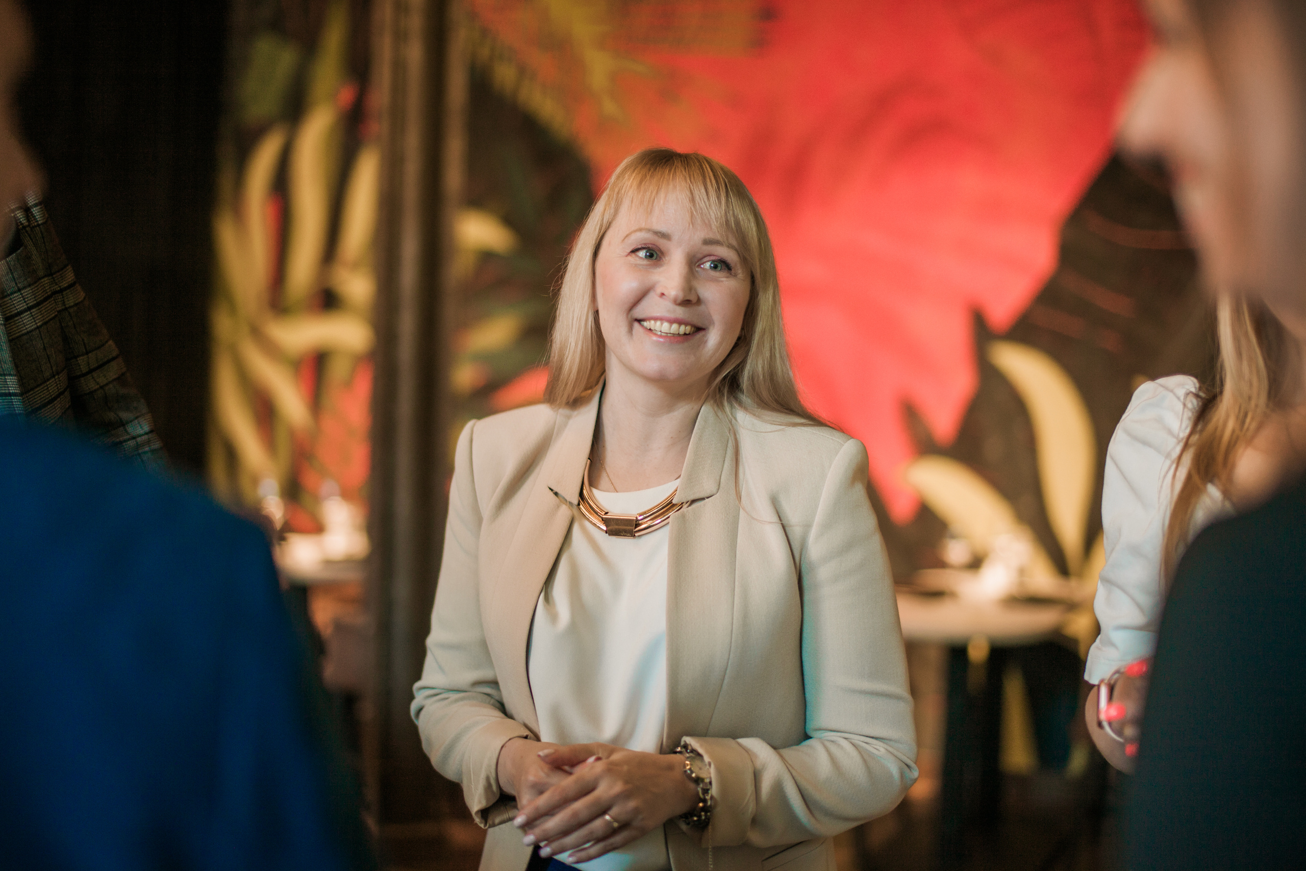 Друзья. День Рождение в Ресторане. Фотограф на крещение и венчание в Нижнем Новгороде.Свадебный Фотограф