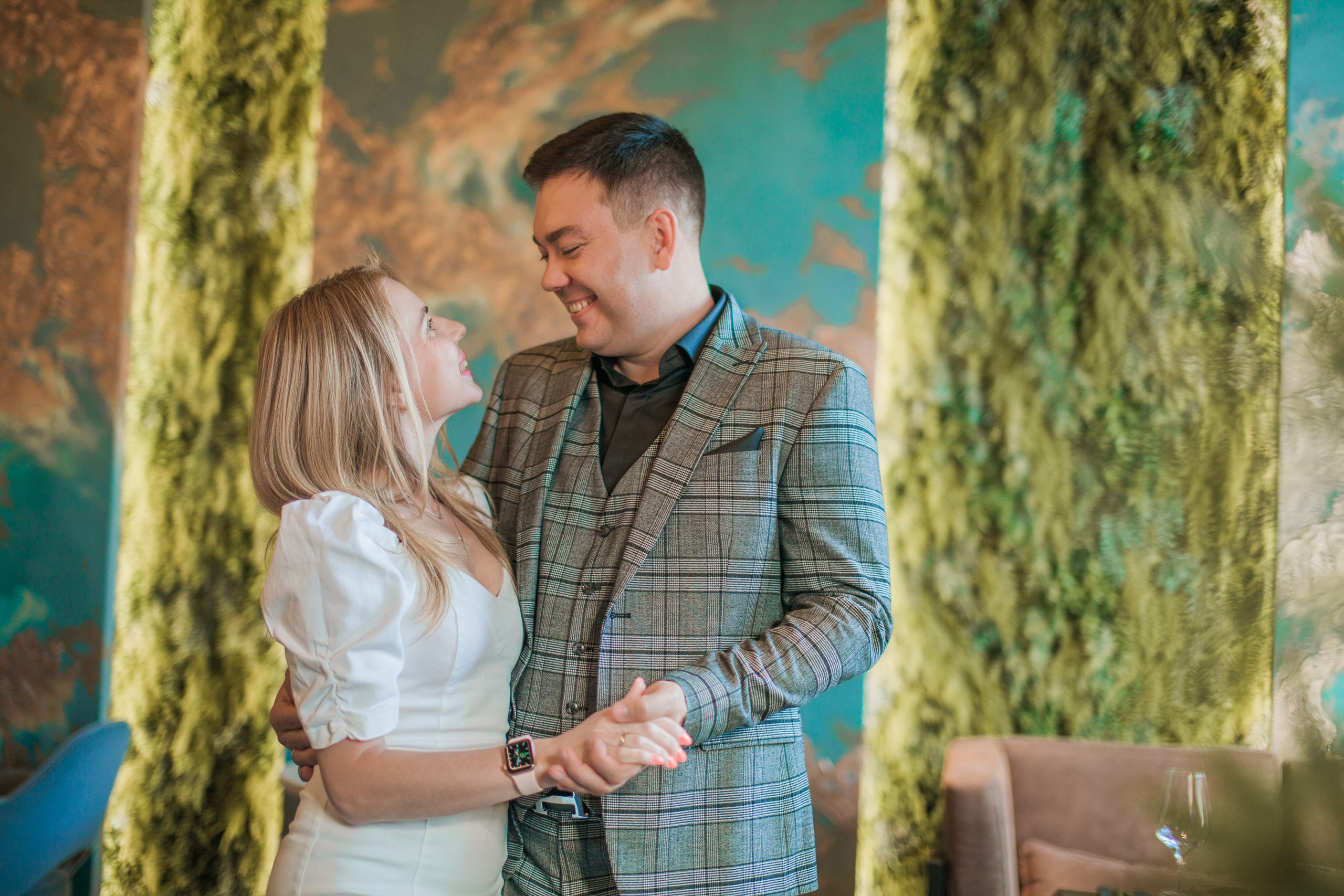 Друзья. День Рождение в Ресторане. Фотограф на крещение и венчание в Нижнем Новгороде.Свадебный Фотограф