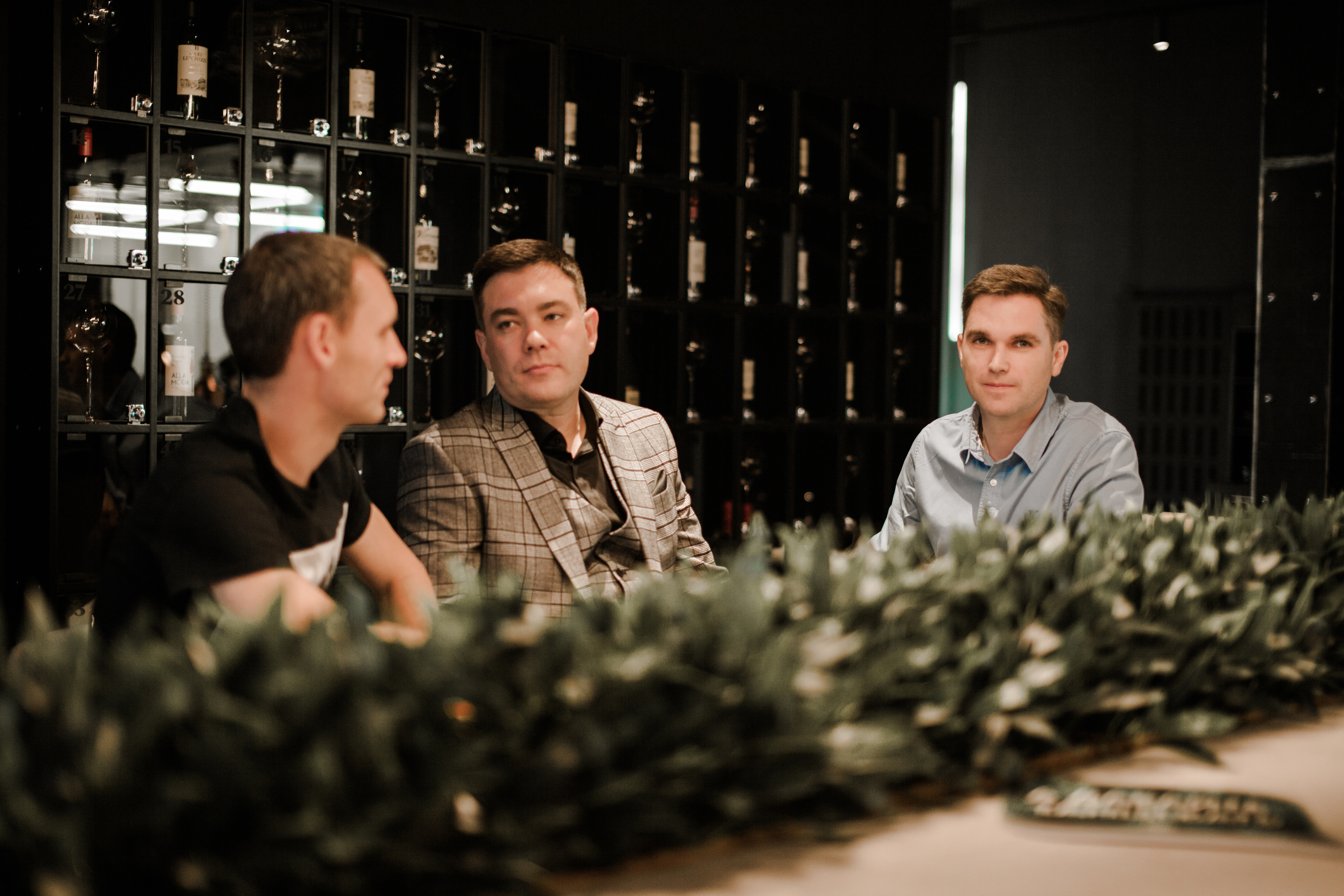 Друзья. День Рождение в Ресторане. Фотограф на крещение и венчание в Нижнем Новгороде.Свадебный Фотограф