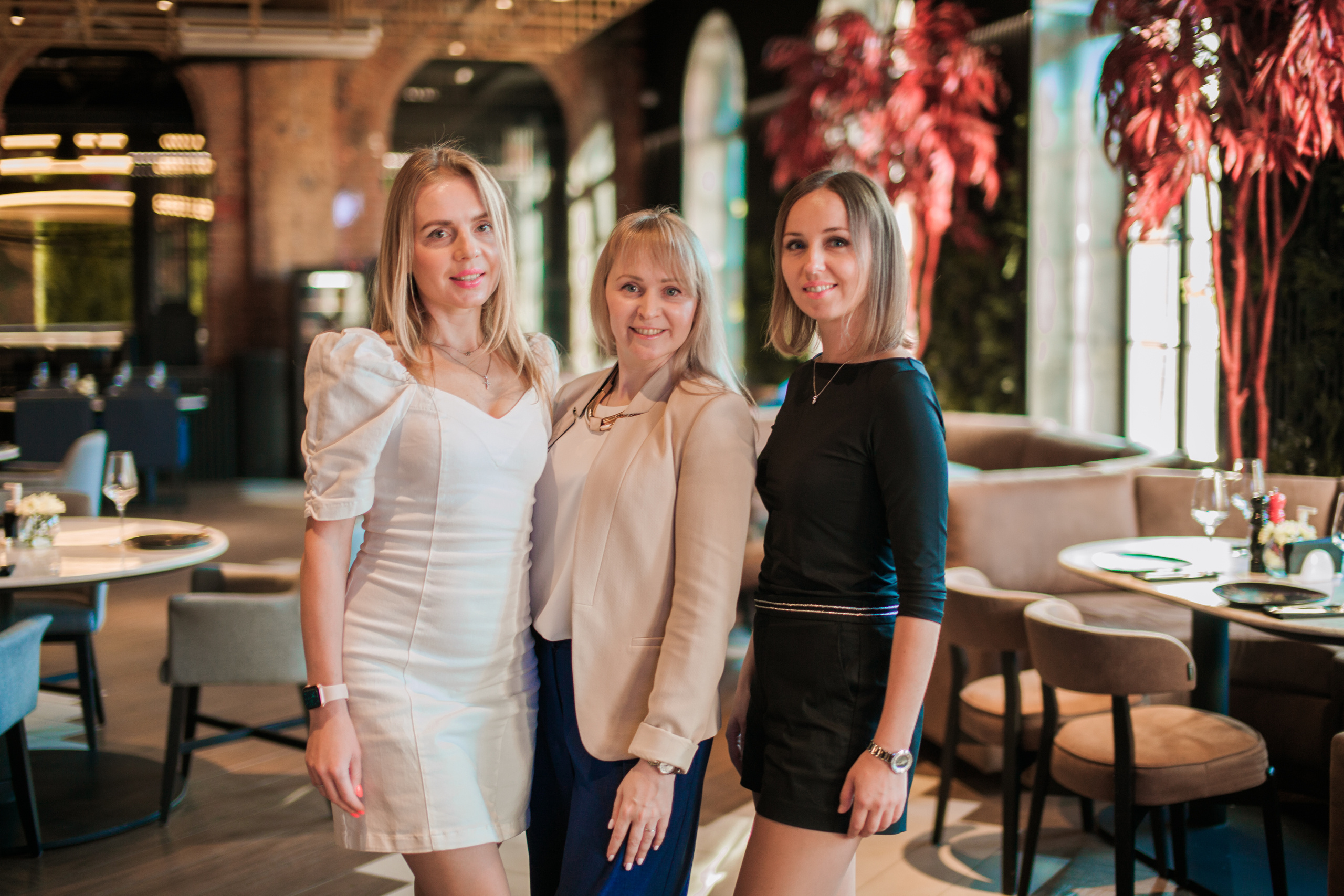 Друзья. День Рождение в Ресторане. Фотограф на крещение и венчание в Нижнем Новгороде.Свадебный Фотограф