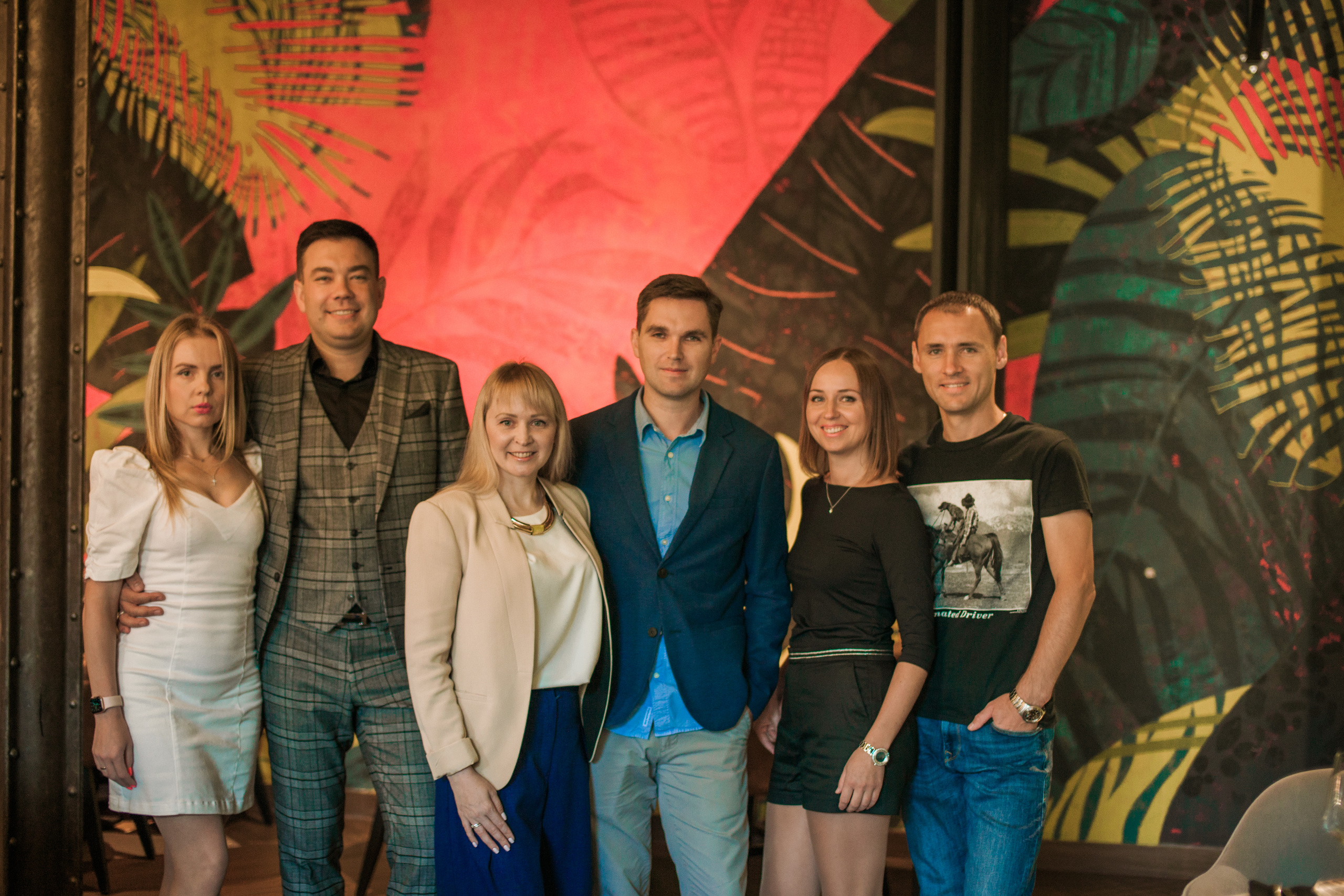 Друзья. День Рождение в Ресторане. Фотограф на крещение и венчание в Нижнем Новгороде.Свадебный Фотограф