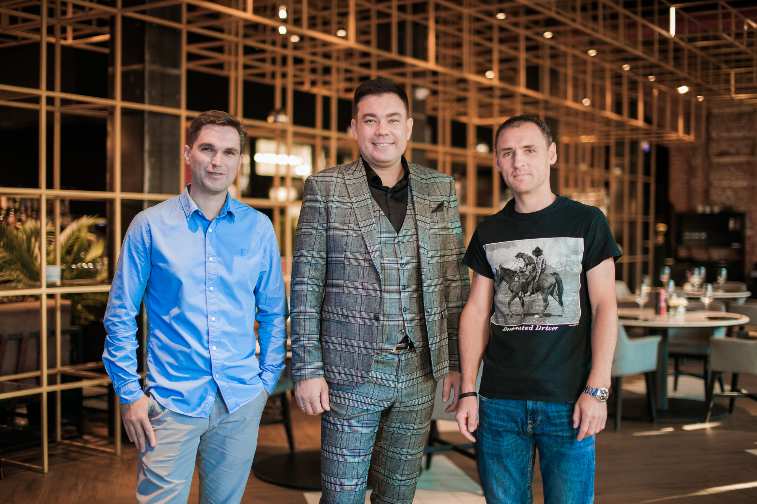 Друзья. День Рождение в Ресторане. Фотограф на крещение и венчание в Нижнем Новгороде.Свадебный Фотограф