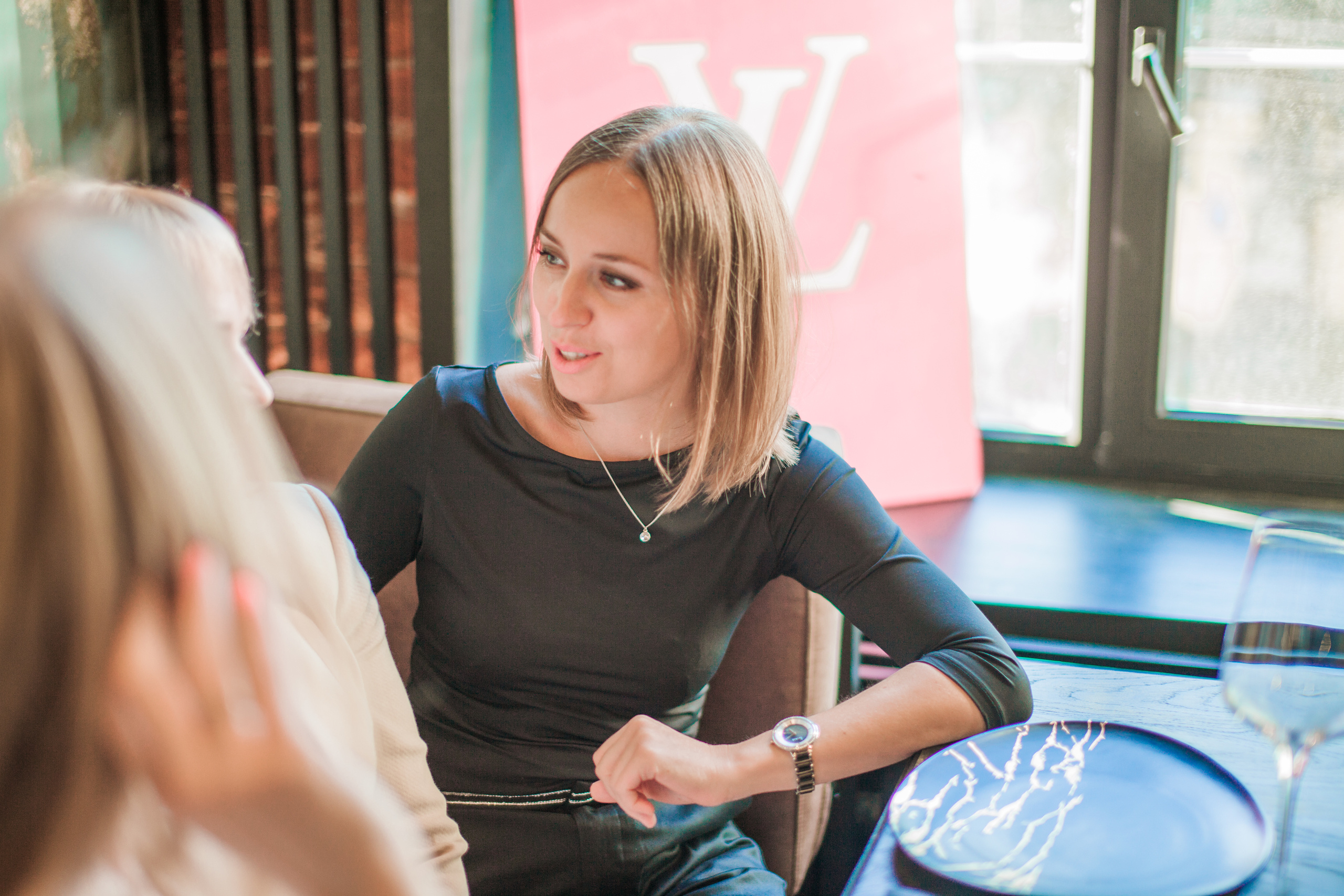 Друзья. День Рождение в Ресторане. Фотограф на крещение и венчание в Нижнем Новгороде.Свадебный Фотограф