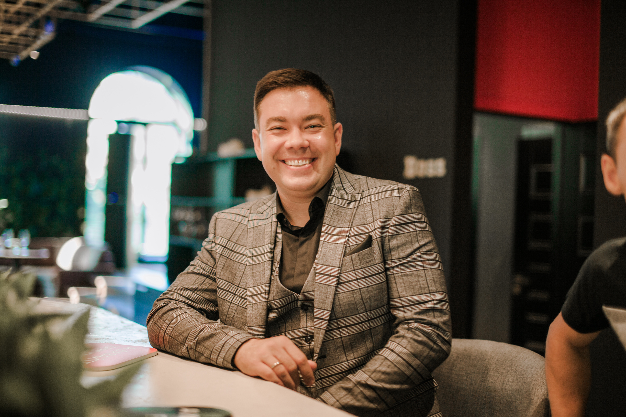 Друзья. День Рождение в Ресторане. Фотограф на крещение и венчание в Нижнем Новгороде.Свадебный Фотограф