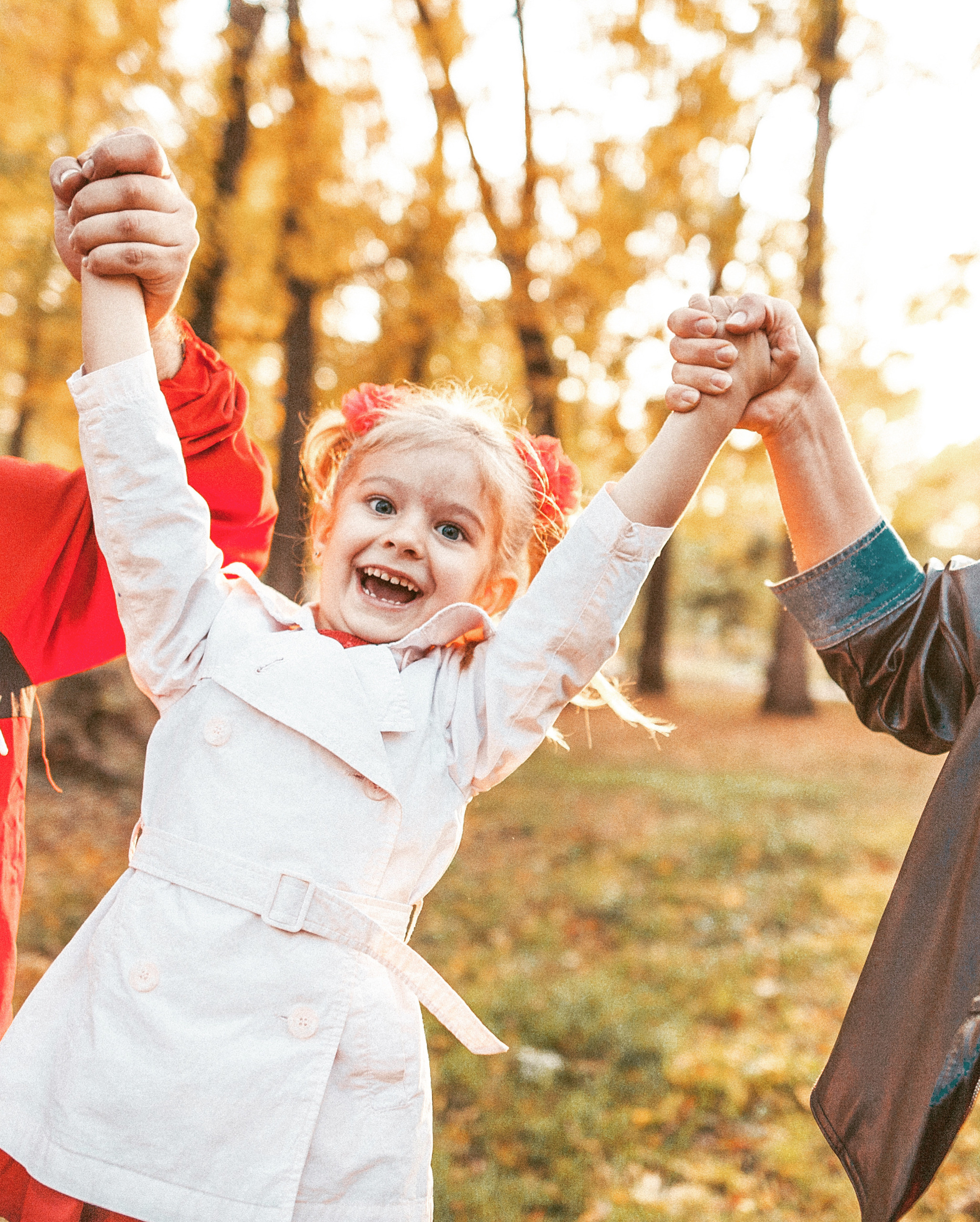 Семья в парке. Фотограф на крещение и венчание в Нижнем Новгороде.Свадебный Фотограф