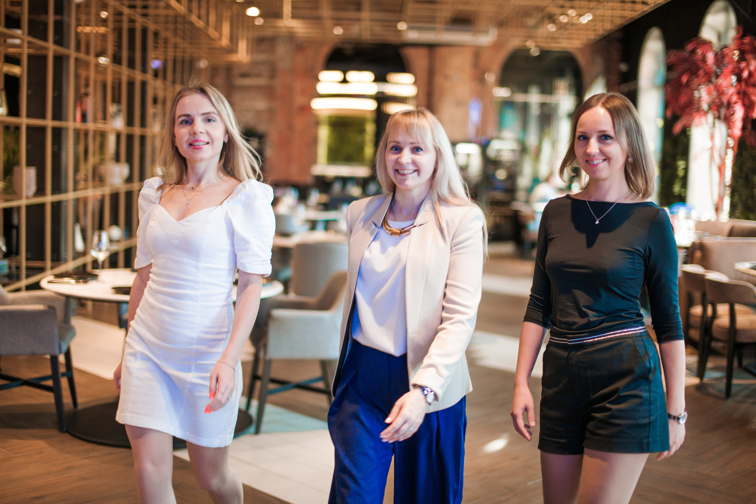 Друзья. День Рождение в Ресторане. Фотограф на крещение и венчание в Нижнем Новгороде.Свадебный Фотограф