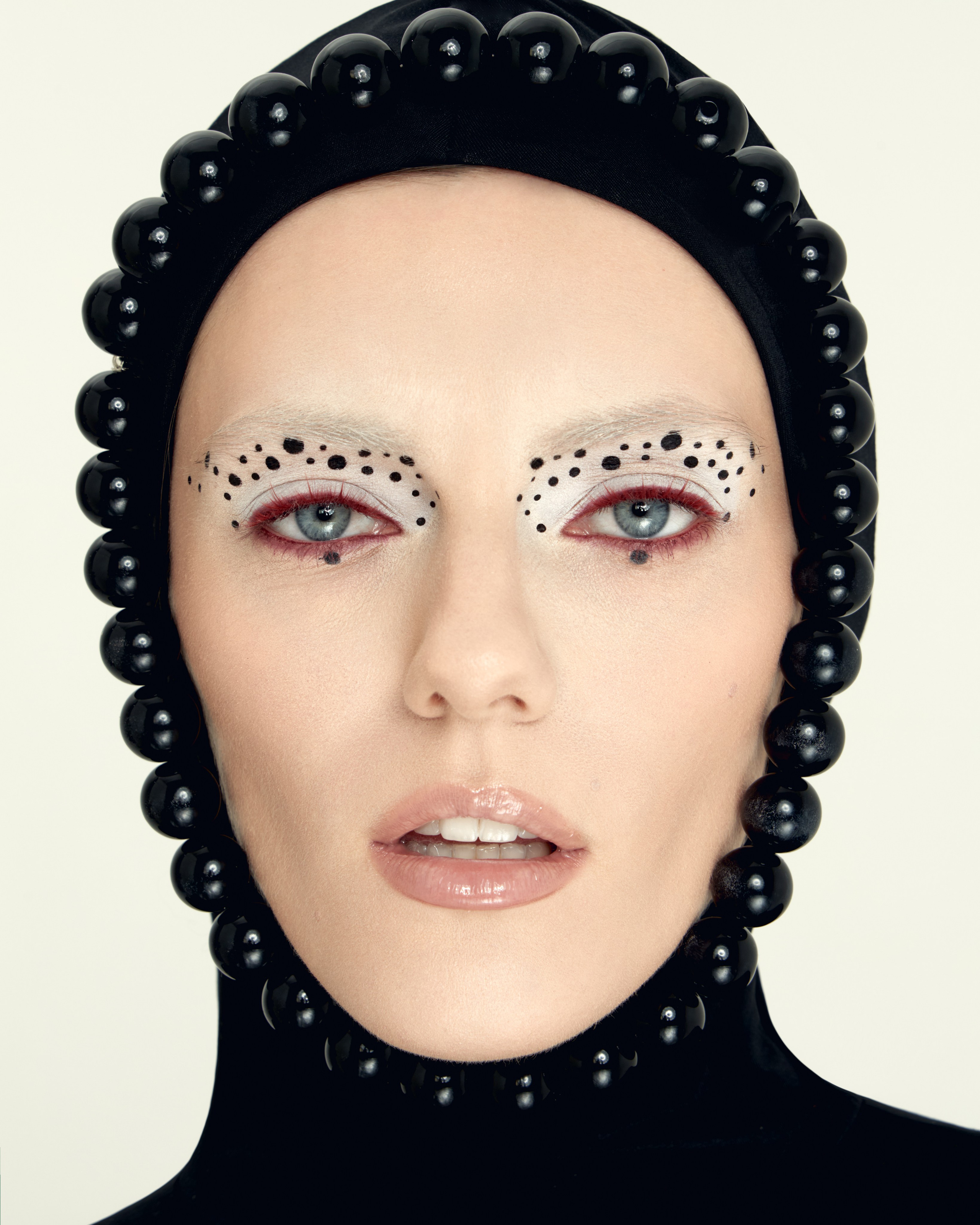 BEAUTY. Фотограф для брендов из Санкт-Петербурга Элина Каспаравичюс