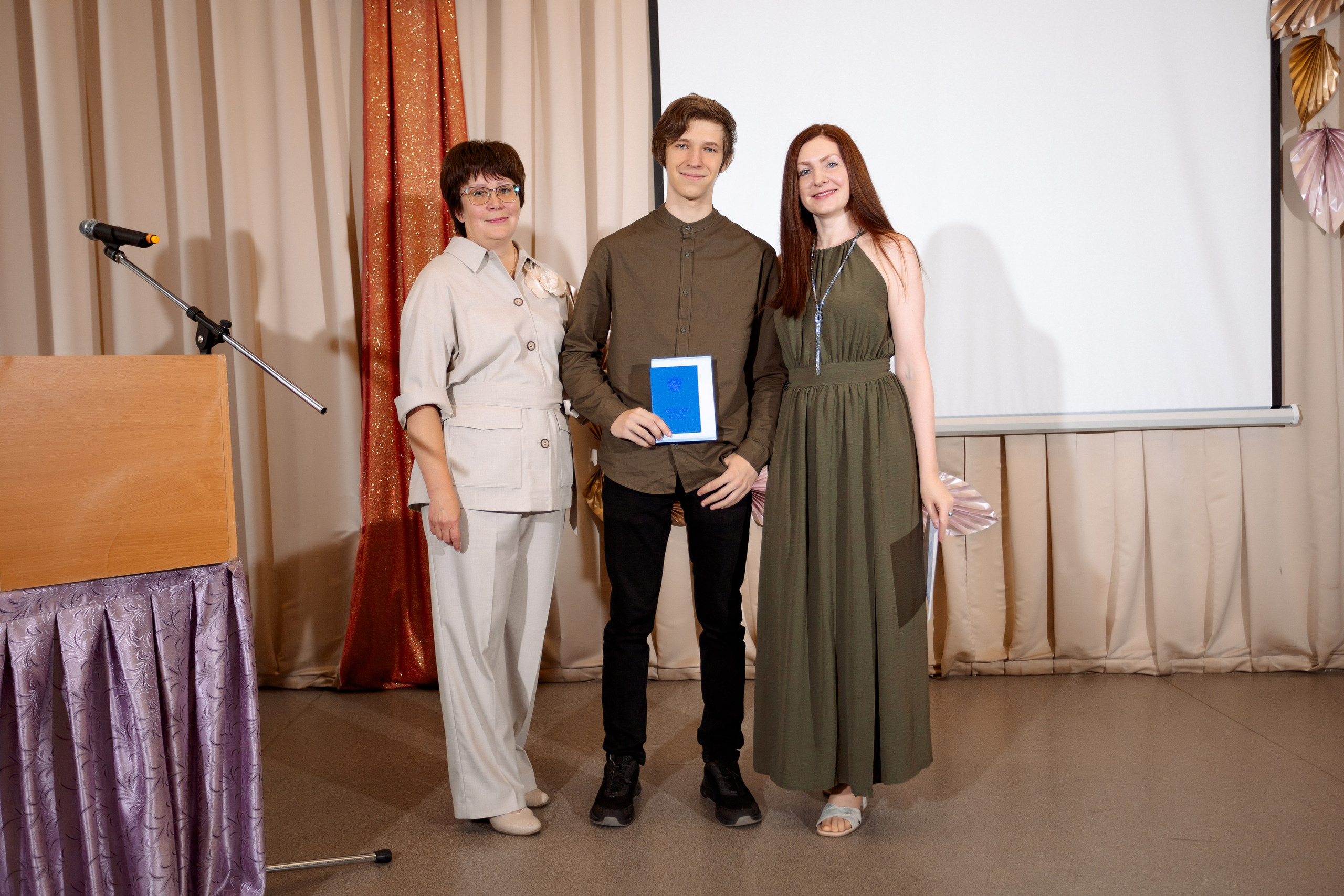 ВРУЧЕНИЕ АТТЕСТАТОВ: Пример. Все фото. Профессиональный фотограф в Ижевске Леша Петров