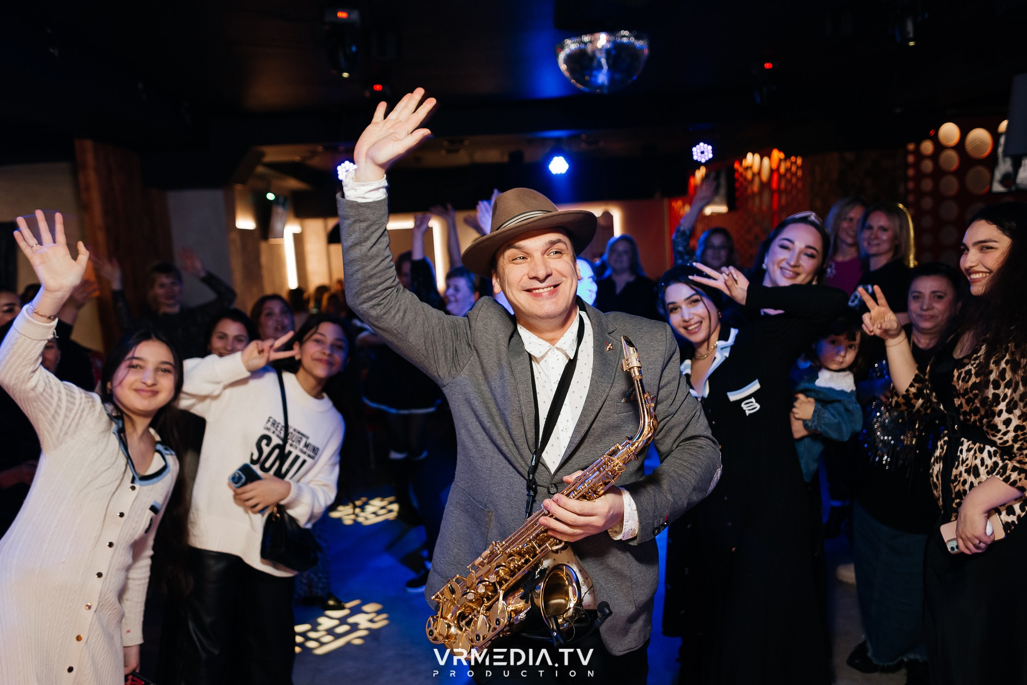 8 марта в караоке-ресторане «Голос»