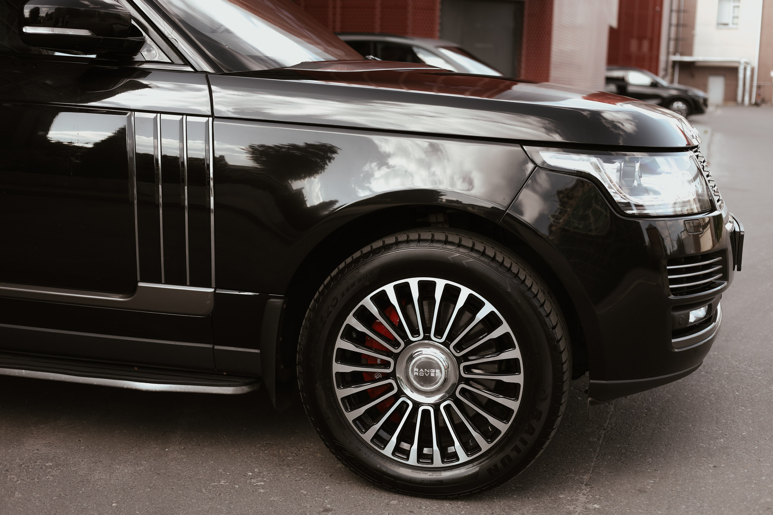 Range Rover. Photographer Tatiana Ivanova in Yaroslavl