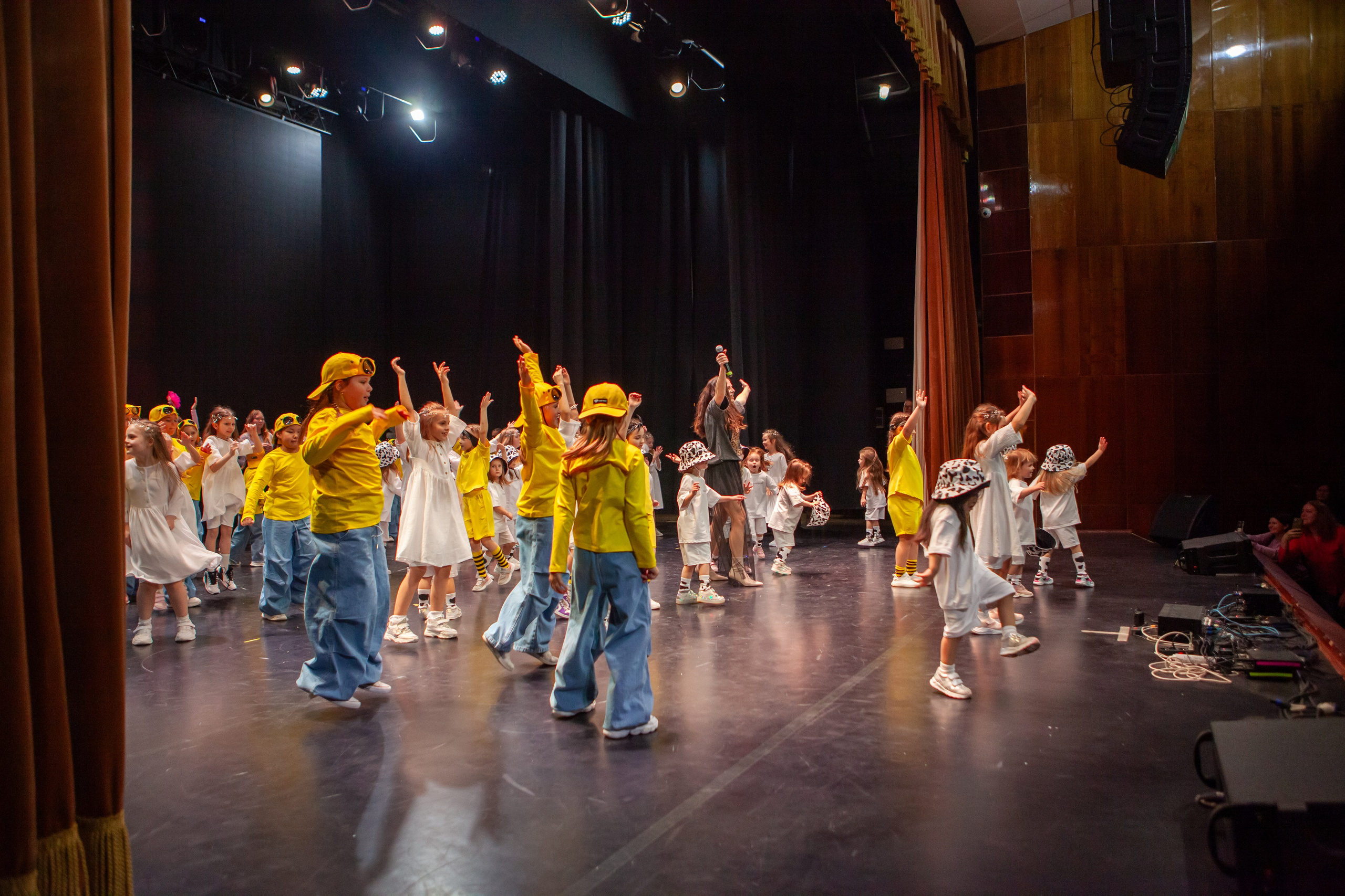 Концерт детской танцевальной школы. Репортажный, семейный, свадебный, портретный фотограф