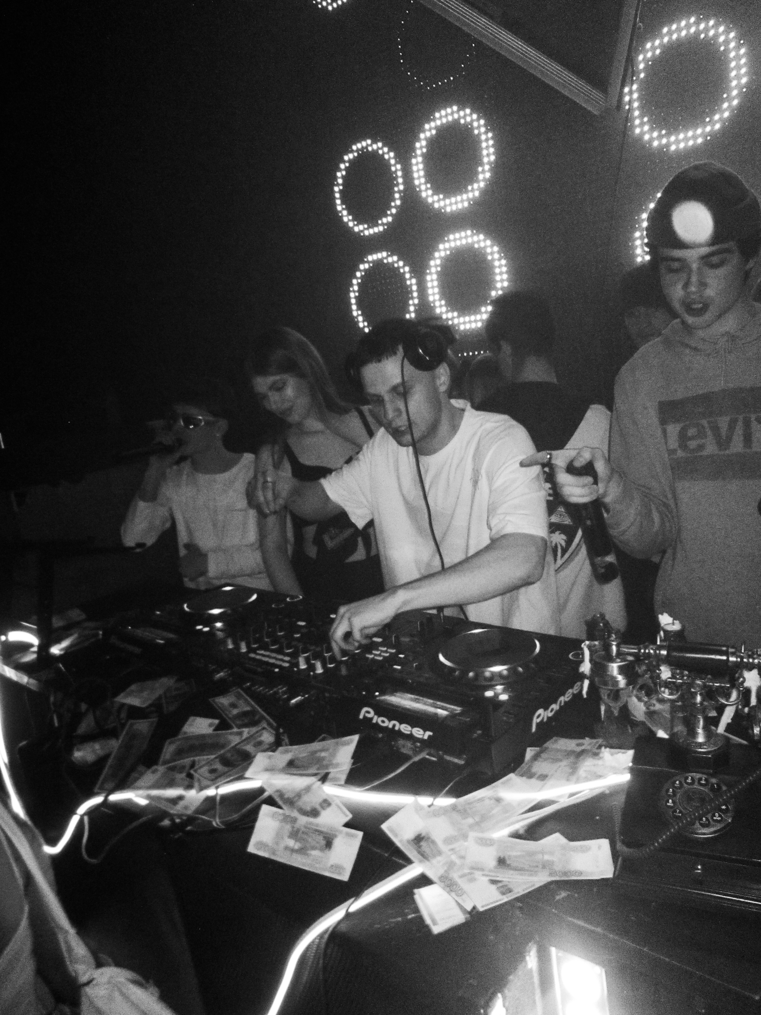 WITHOUT COLOR BUT WITH SWAG. DRIPSTOCK MAG