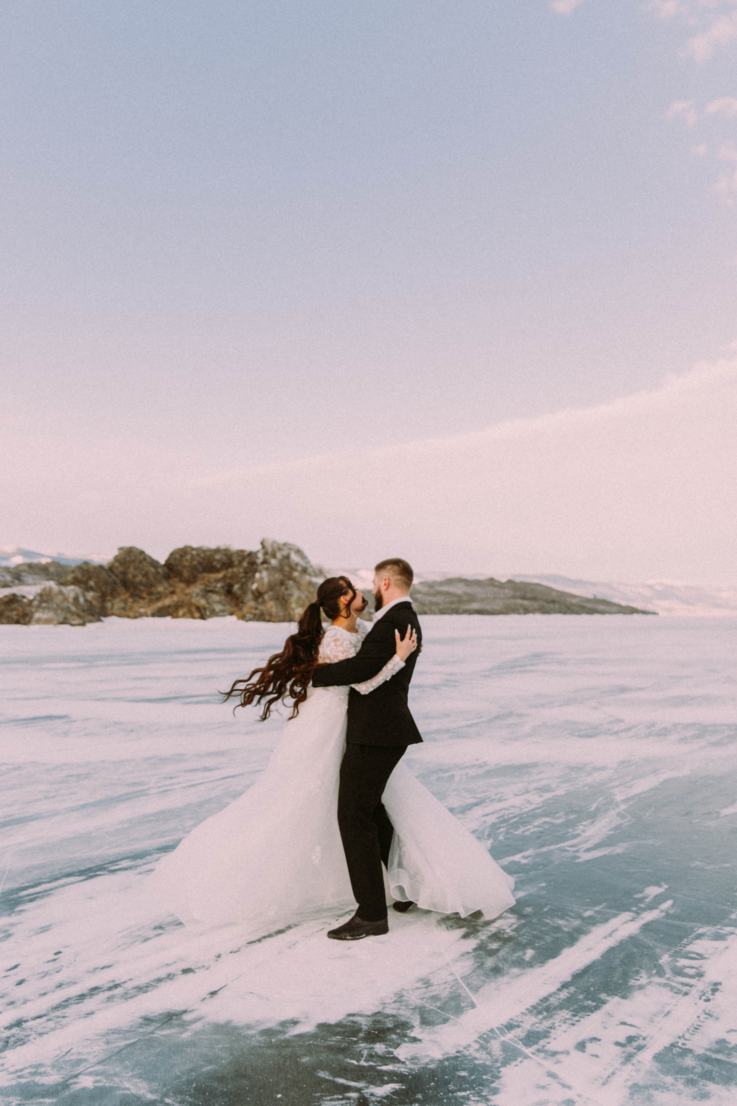 Свадебная зимняя съемка на Байкале. Главная