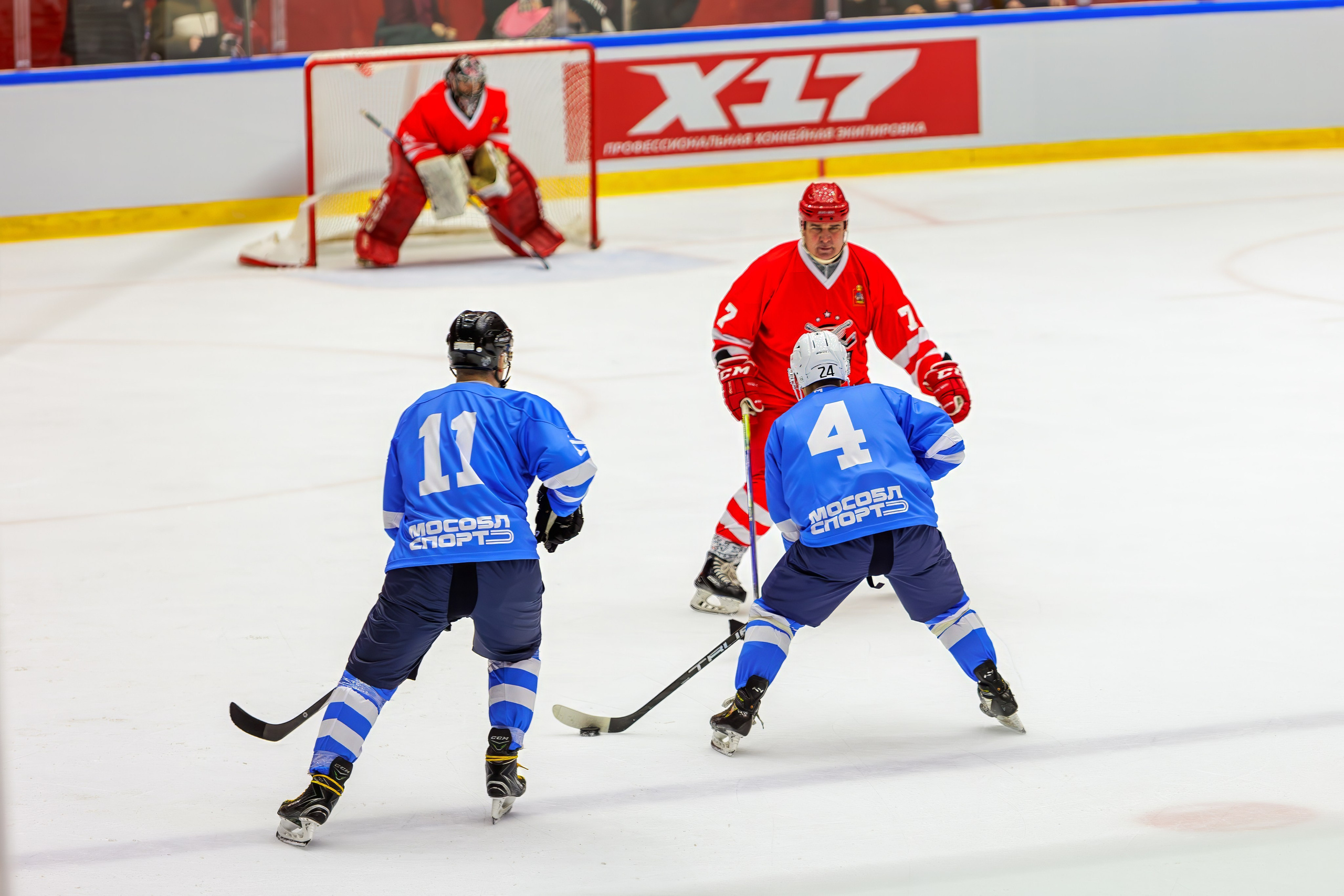 Первый матч Легенд в 2025 году. Выпускные альбомы и школьный фотограф в Подольске, Троицке, Щербинке, Москве и Московской области