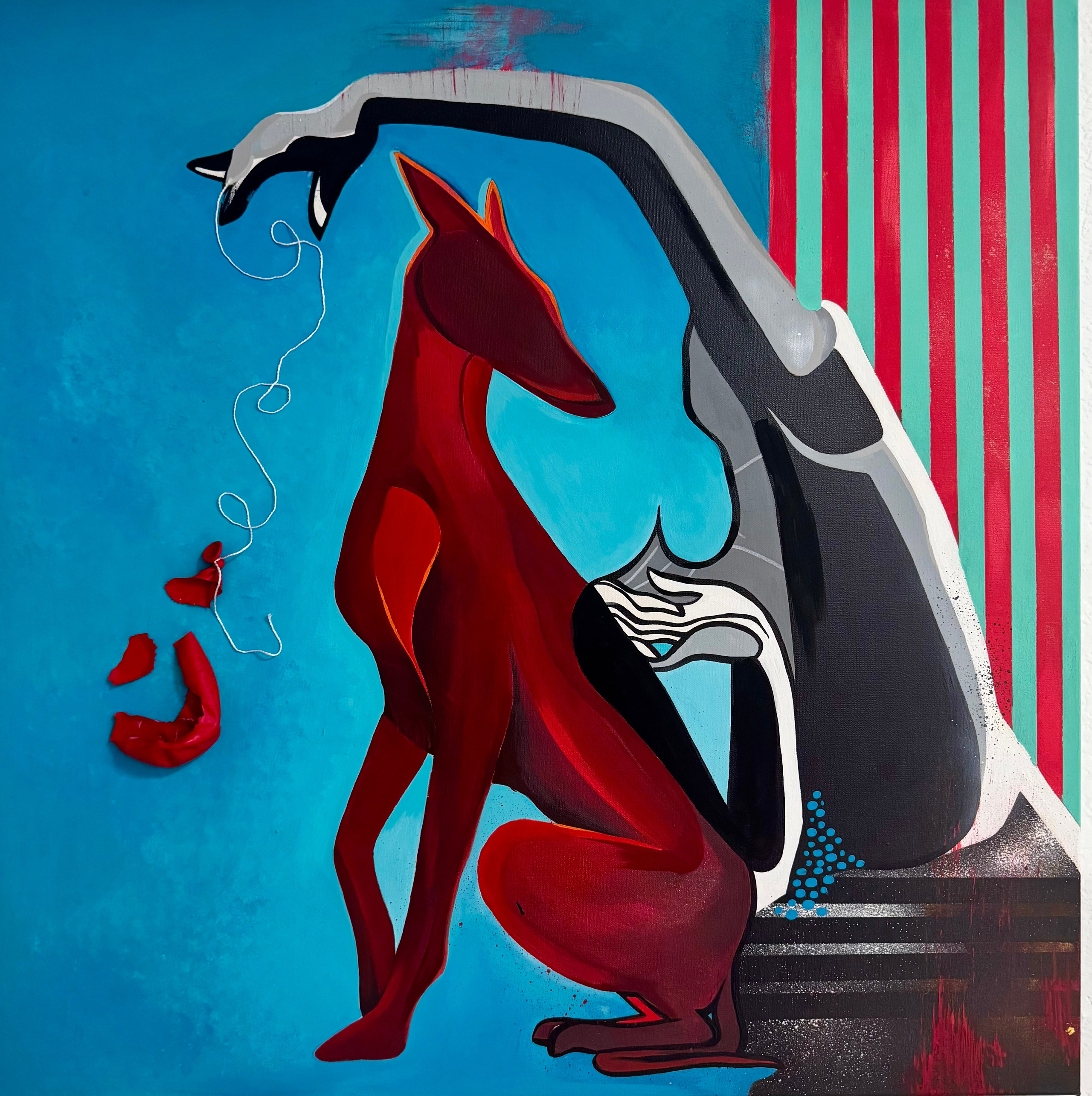 «Остатки радости» Моя новая работа из серии «Потребление» — метафора утраты идентичности в эпоху гиперпотребления. Мы больше не различаем, где заканчивается  «я» и начинается инстинктивная жажда обладания, словно зверь, помеченный клеймом товара. Красный — волнующий, цвет тревоги, но также и цвет желания, рекламы, манящих скидок.Почему же у образа на картине отсутствует голова?Это — симптом общества, которое больше не мыслит, лишь рефлекторно тянется к новым вещам, даже когда они превращаются в мусор. Лопнувший шарик — хрупкость иллюзий: мы верим, что потребление принесет насыщение, но в итоге держим лишь оболочку, лишенную смысла.  Шарик мог бы быть символом детства, но здесь он — след инфантилизма взрослого мира, где экология приносится в жертву сиюминутным хотелкам. Красная Собака, слившаяся с человеком, — наше будущее: если не остановиться, природа и культура окончательно растворятся в механизме бездумного поглощения ресурсов.  Предлагаю поразмышлять: что же останется в ваших руках, когда лопнет последний шарик? Холст, акрил, воздушный шарик 80*80