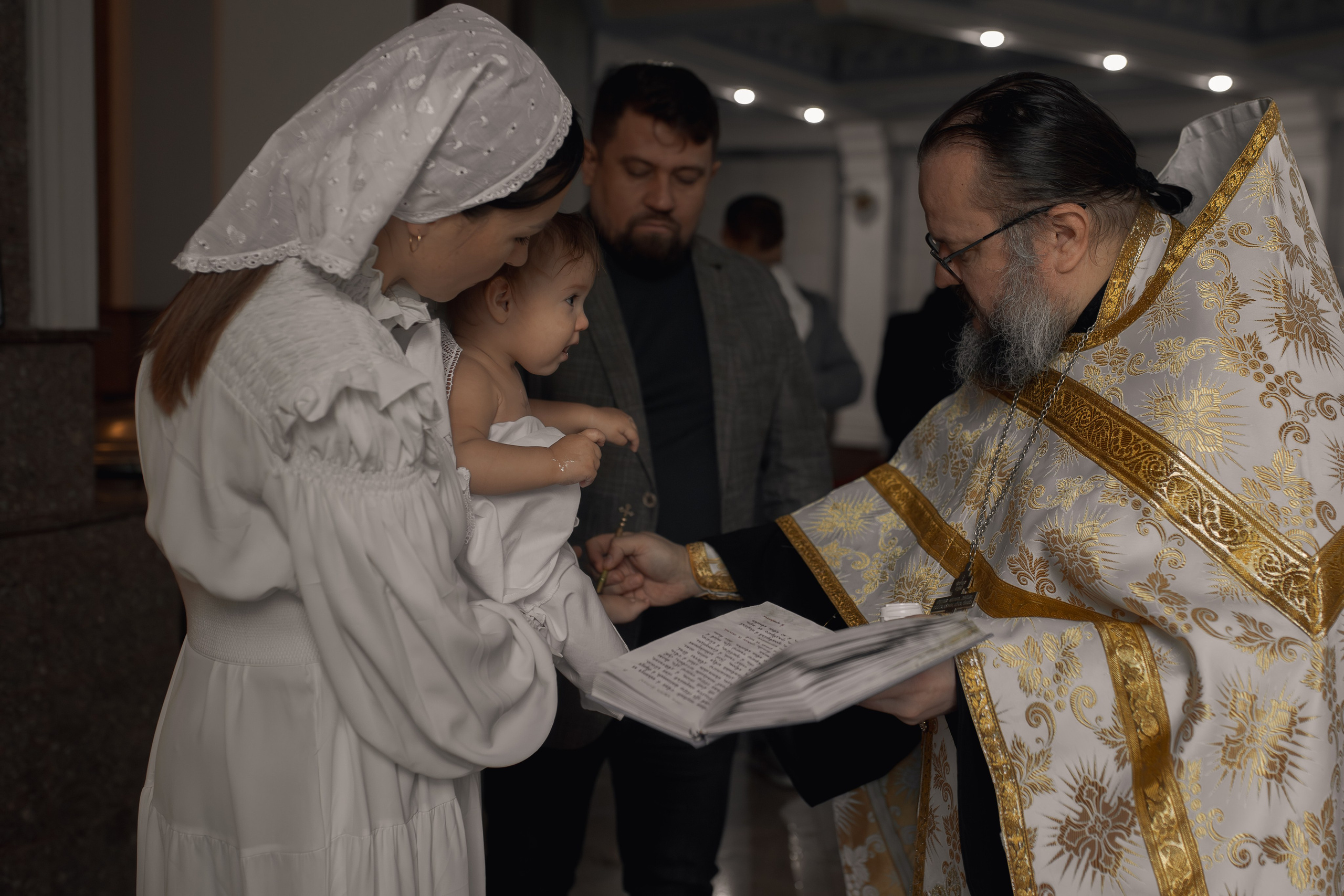 помазание маслом перед крещением в Ташкенте