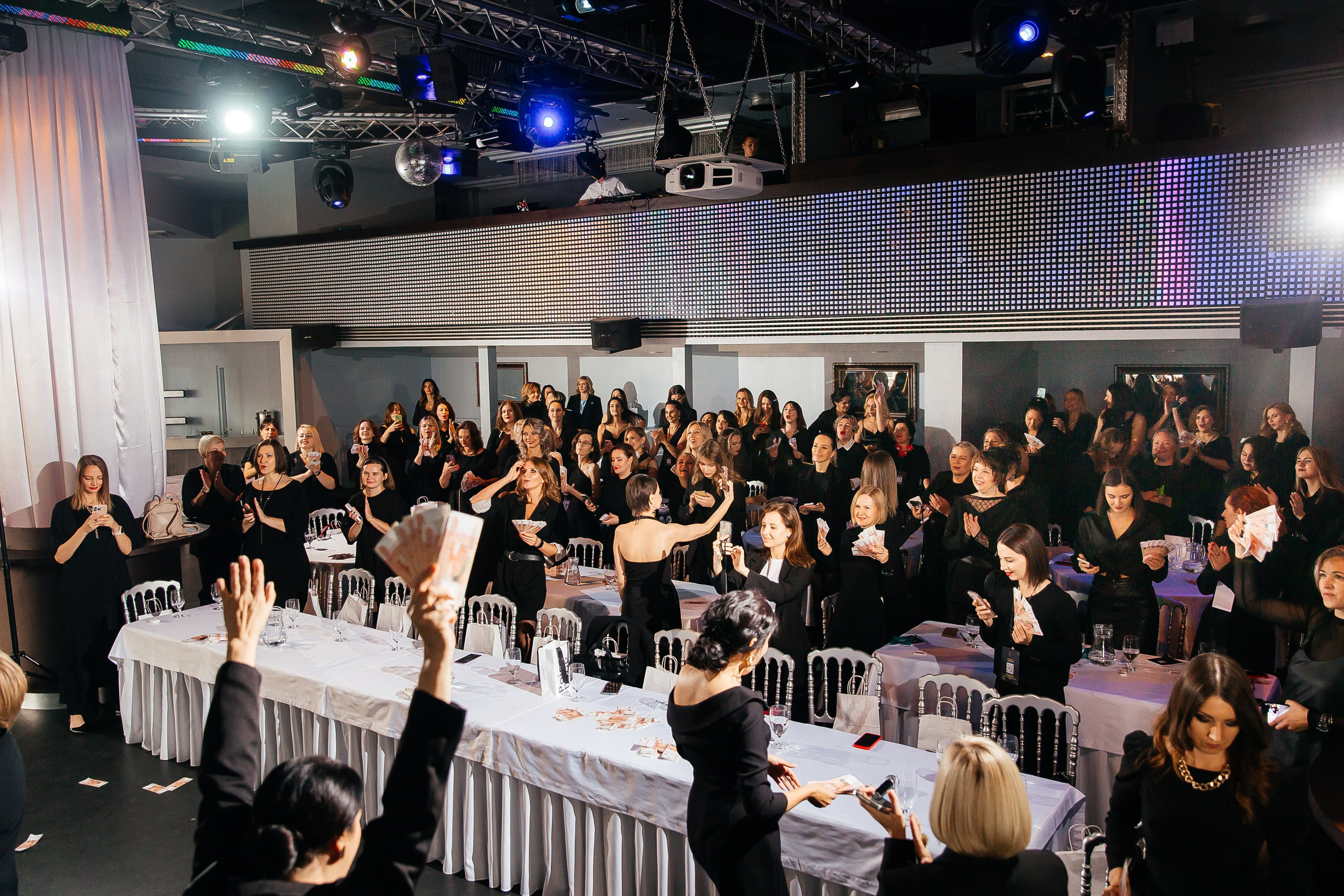 Фотозона+выступление спикеров. Фотограф в Красноярске Надежда Воскресенская