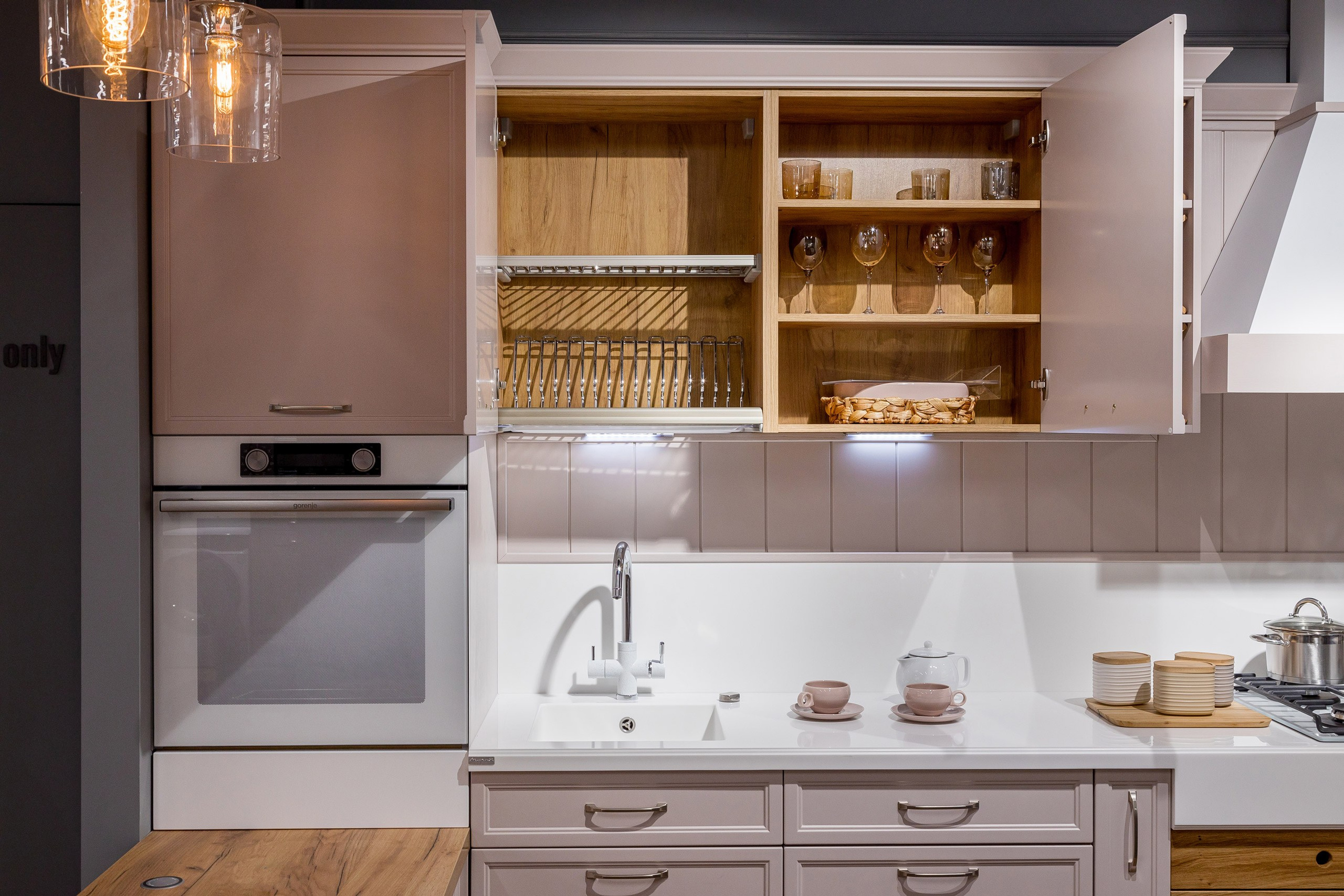 Kitchen salon. Interior photographer Vitalii in Portland and Vancouver