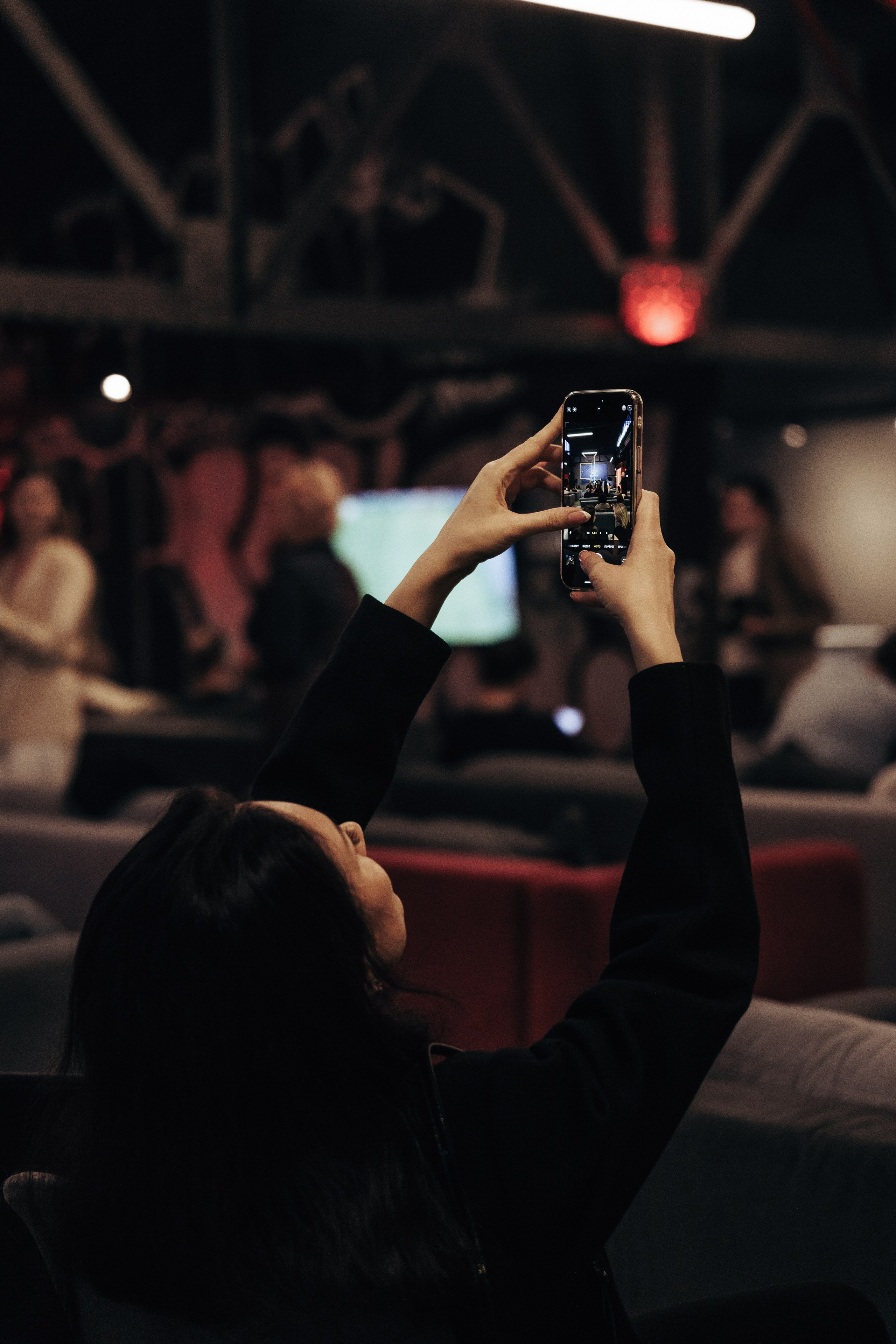 Репортажная съёмка на дне рождения школы ораторского мастерства «ОЕ Оратор». Профессиональный фотограф в Санкт-Петербурге Александр Волосенцев